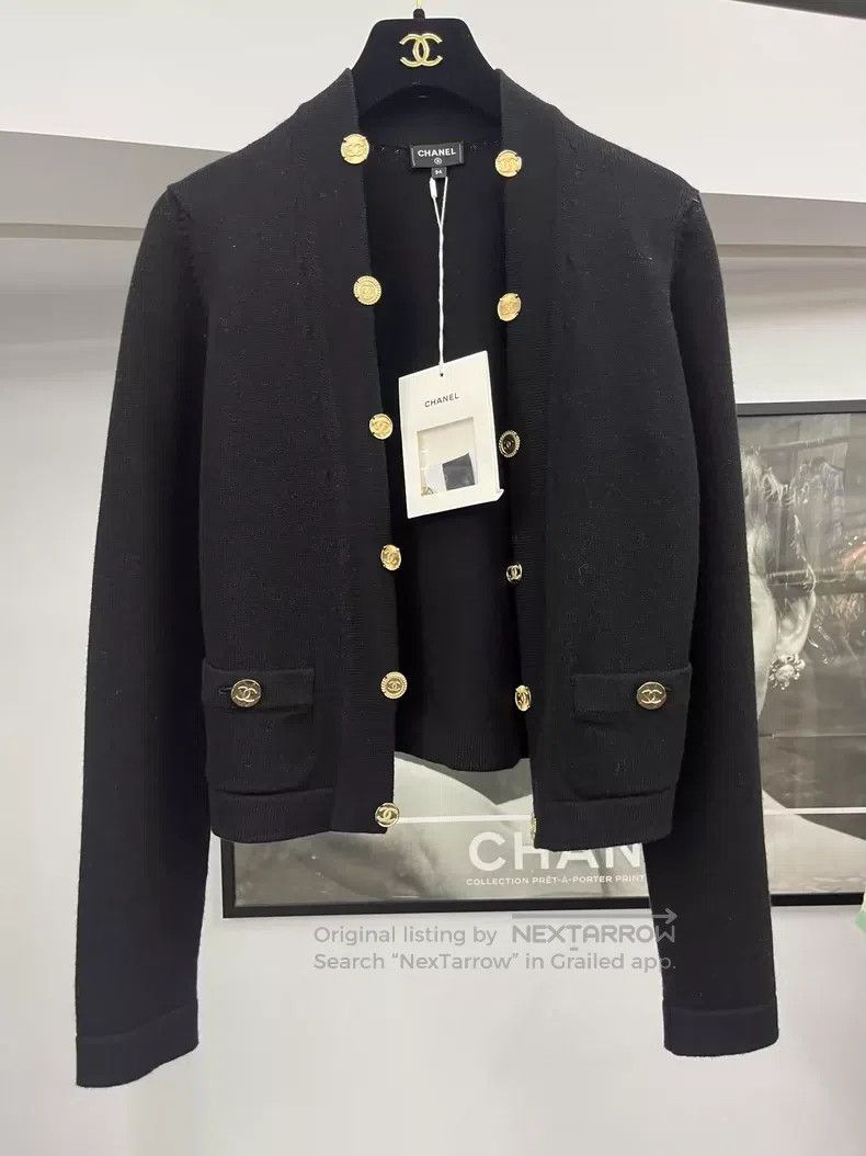 Chanel Chanel 22p black gold coin buckle cashmere cardigan coat Size XXS / US 00 / IT 34 - 1 Thumbnail