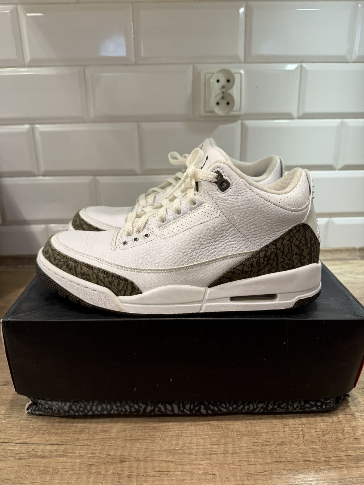 Jordan Brand Jordan 3 Mocha Size US 10.5 / EU 43-44 - 1 Thumbnail