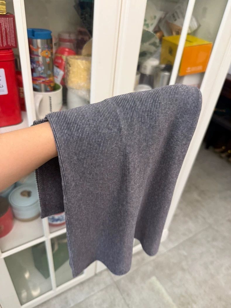 Issey Miyake Issey Miyake size:3 Dark grey pleated high-necked T-shirt Size S / US 4 / IT 40 - 7 Thumbnail