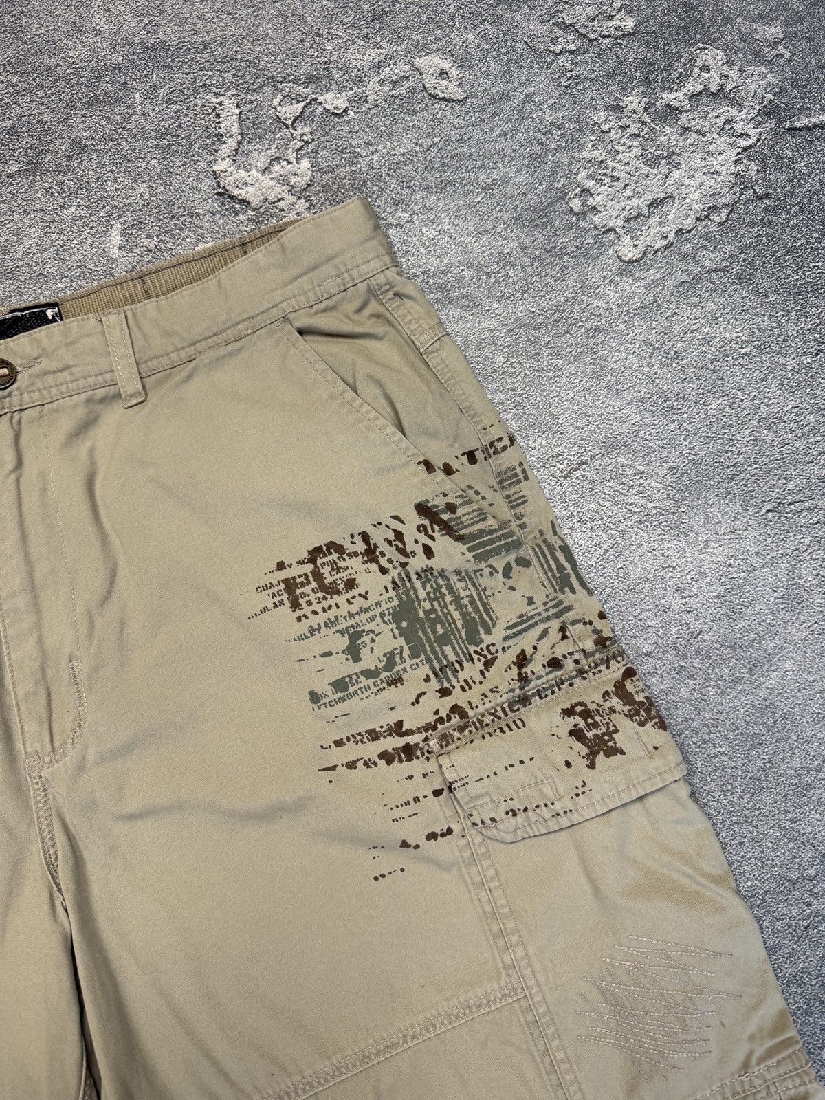 Oakley × Vintage Vintage Oakley distressed cargo Y2K shorts Size US 38 / EU 54 - 4 Thumbnail