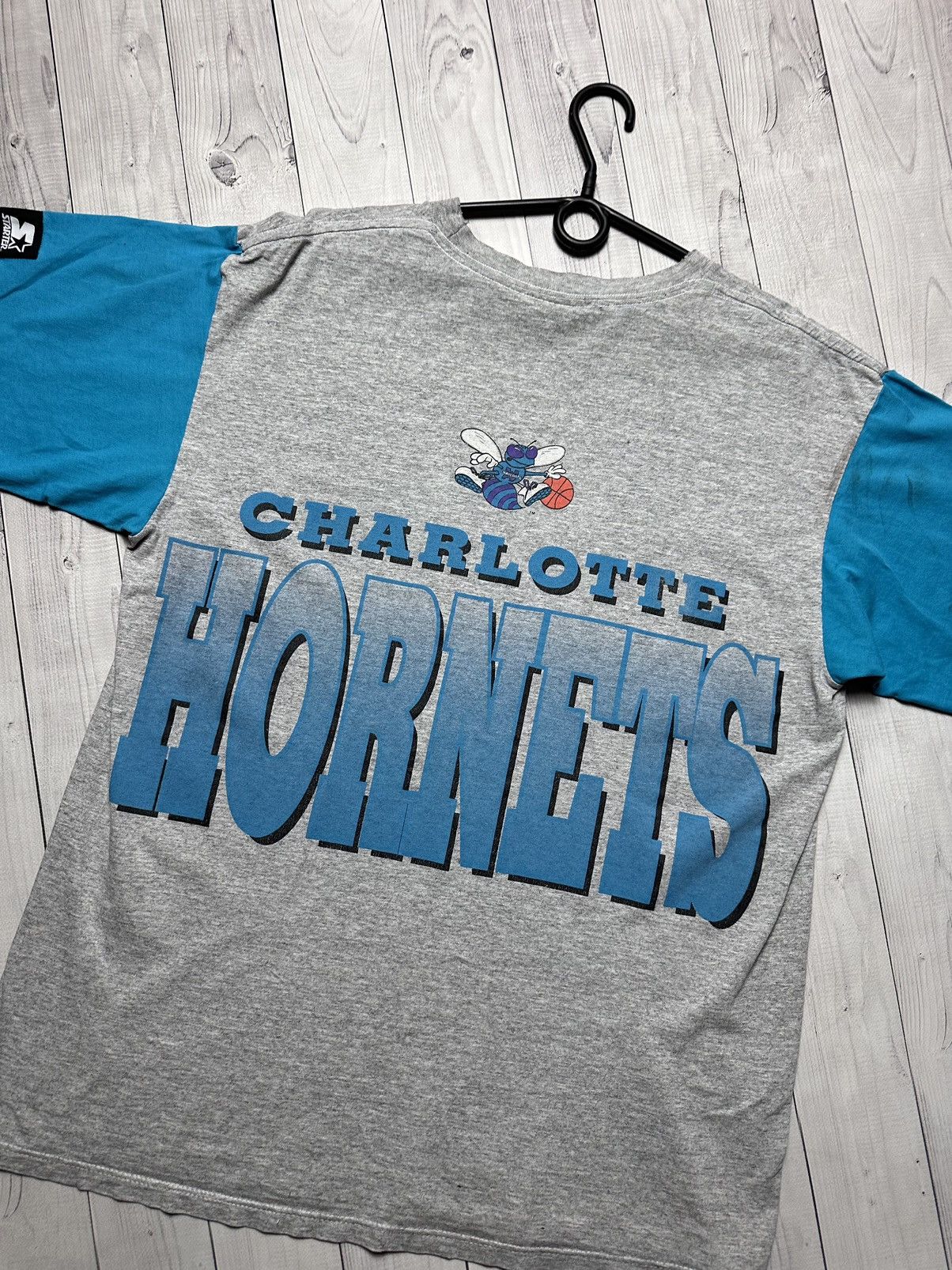 NBA × Vintage Vintage Charlotte Hornets NBA Starter tee USA Size L Size US L / EU 52-54 / 3 - 8 Thumbnail