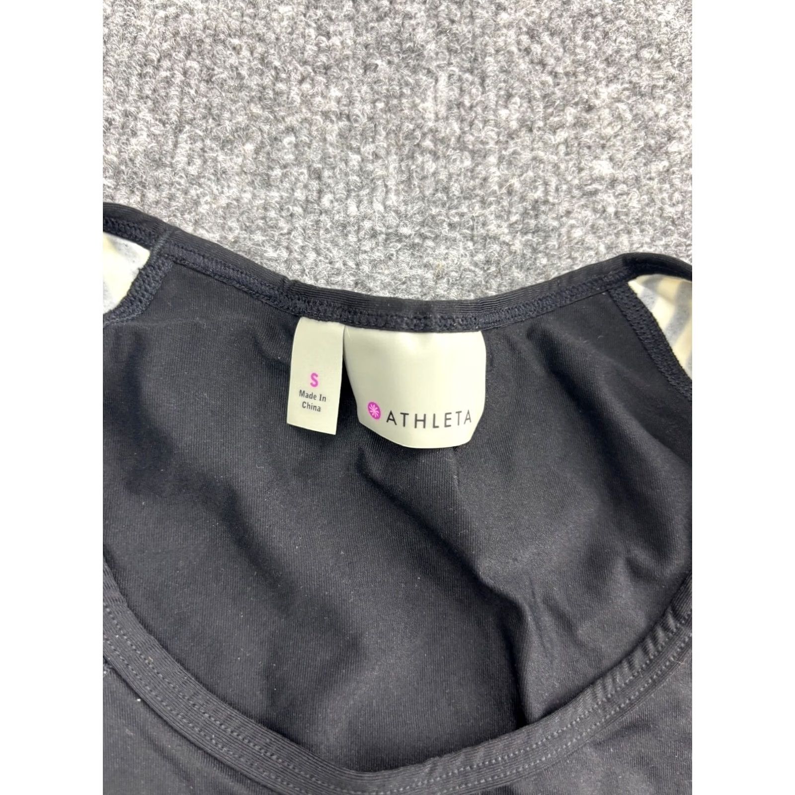 Athleta Athleta Rashguard Shirt Women's Small Black White Stripe Long Sleeve Swim Top Size S / US 4 / IT 40 - 2 Thumbnail