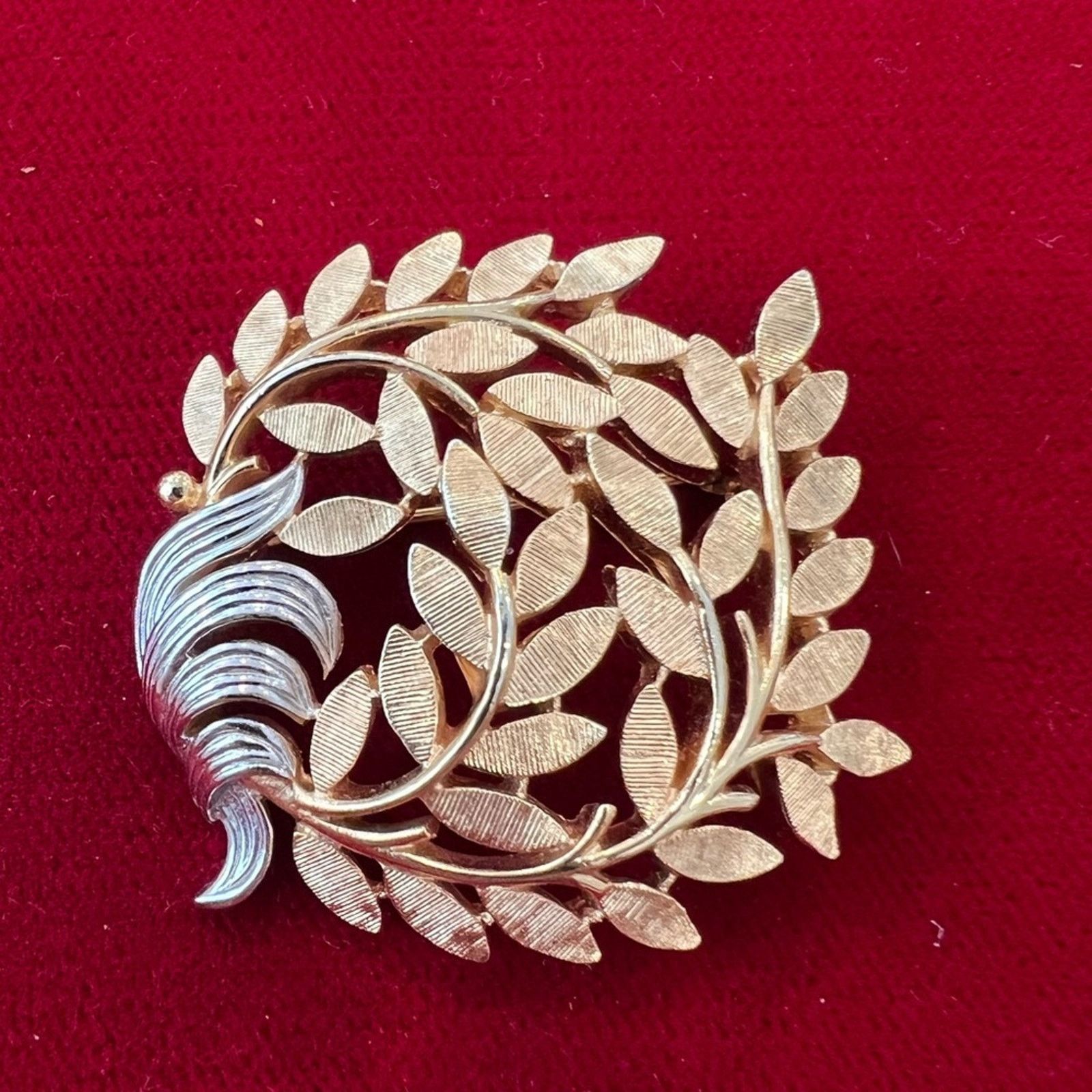 Vintage Vintage trifari leaf brooch Size ONE SIZE - 1 Thumbnail