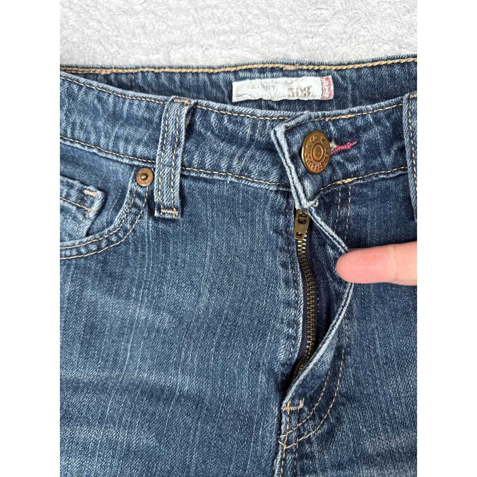 Levi's Levi's 508 Shorts Womens 9 Blue Denim Cut-Off Frayed Raw Hem 5-Pocket Spring Summer 29 Inseam Juniors Girls Size 30" / US 8 / IT 44 - 6 Thumbnail