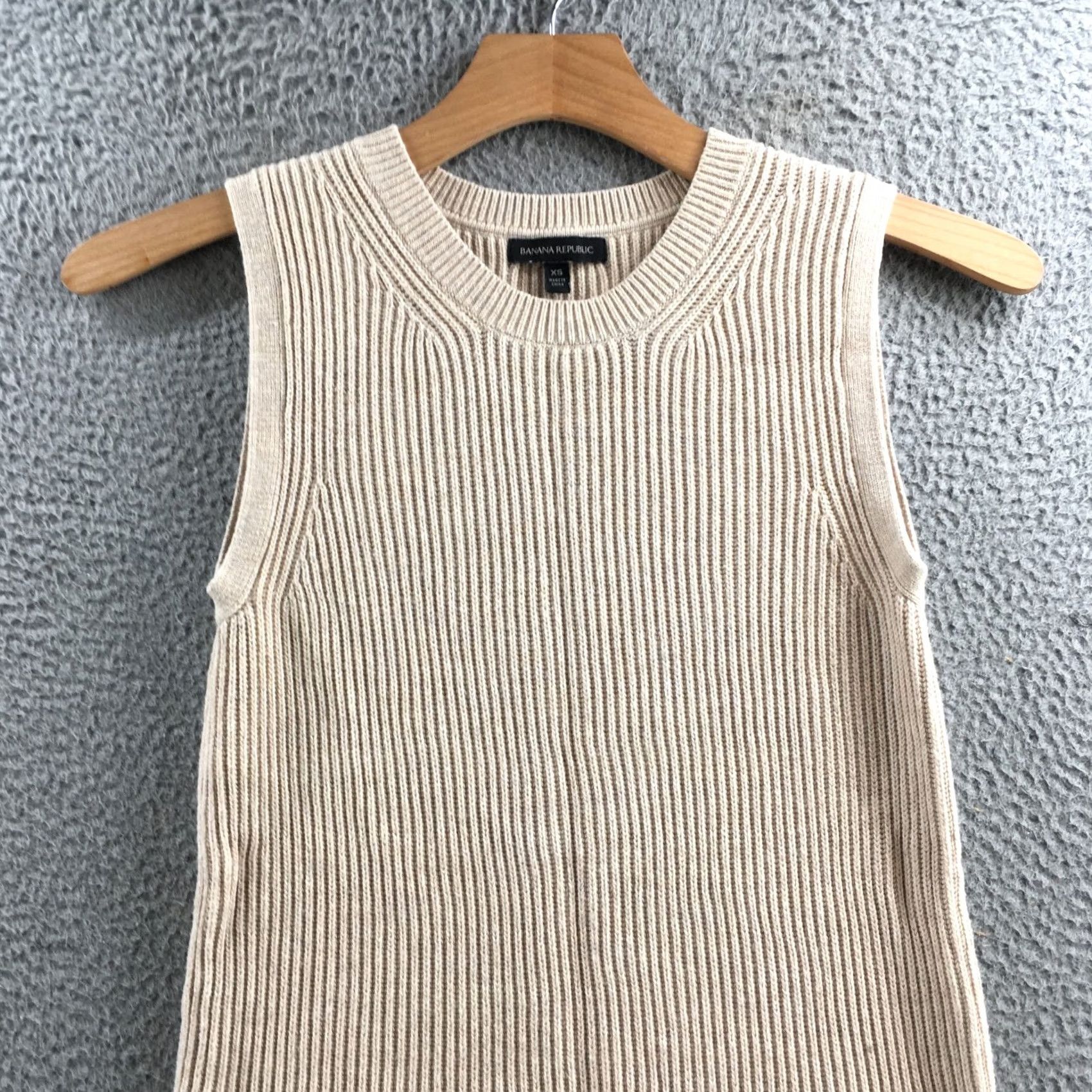 Banana Republic Banana Republic Sweater Womens XS Beige Sleeveless Ribbed Knit Tank Top Size XS / US 0-2 / IT 36-38 - 2 Thumbnail