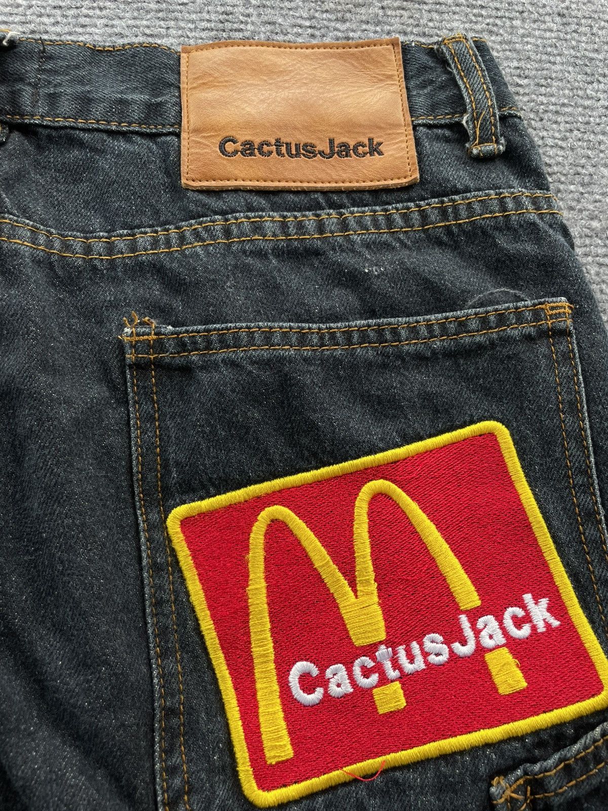 Other CactusJack x Mc Donalds Size US 32 / EU 48 - 2 Thumbnail