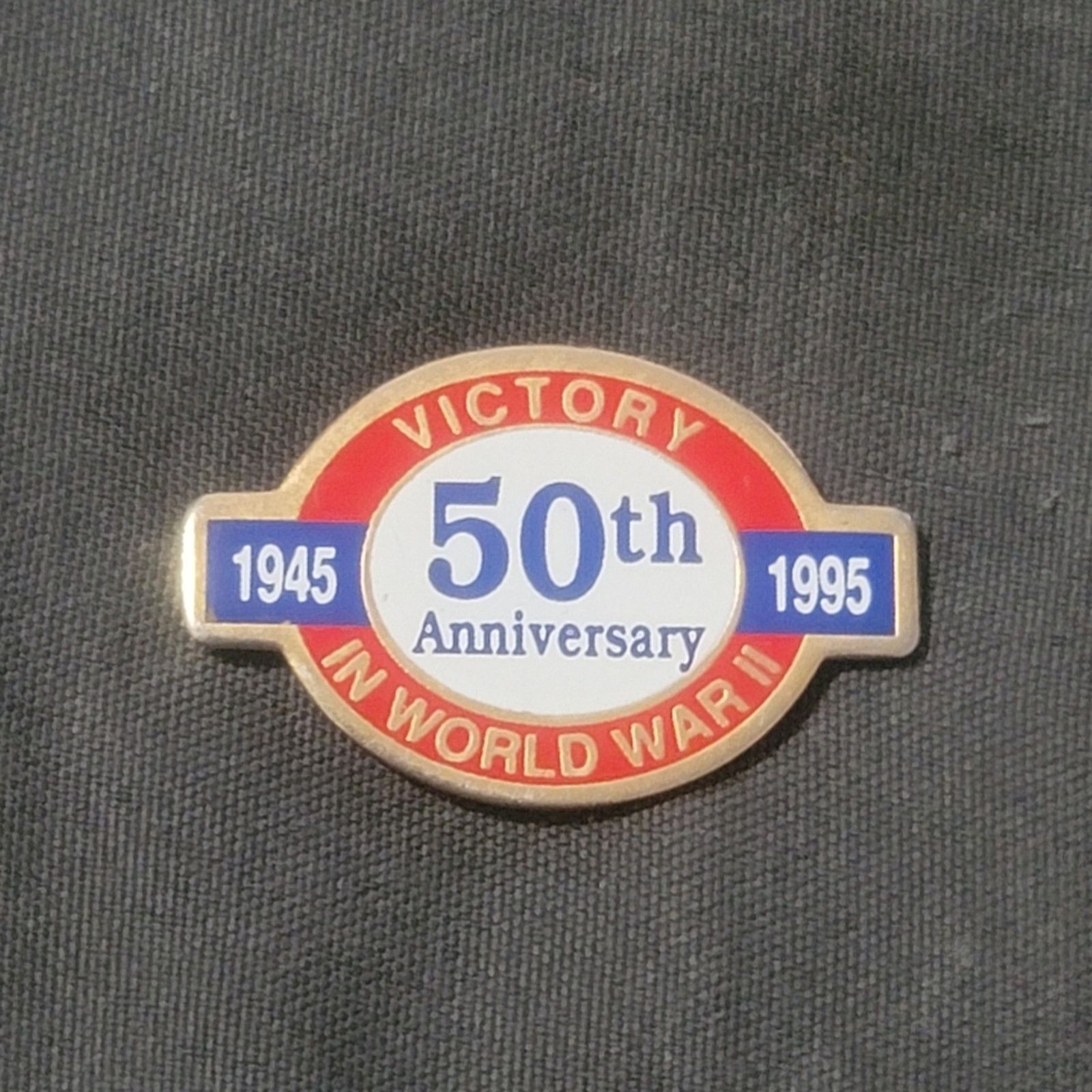 The Unbranded Brand Vtg 1995 50th Anniversary Victory In World War II Lapel Pin Size ONE SIZE - 1 Thumbnail