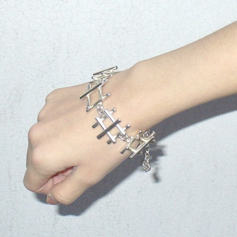 Other Unique preloved y2k bracelet Size ONE SIZE - 1 Thumbnail