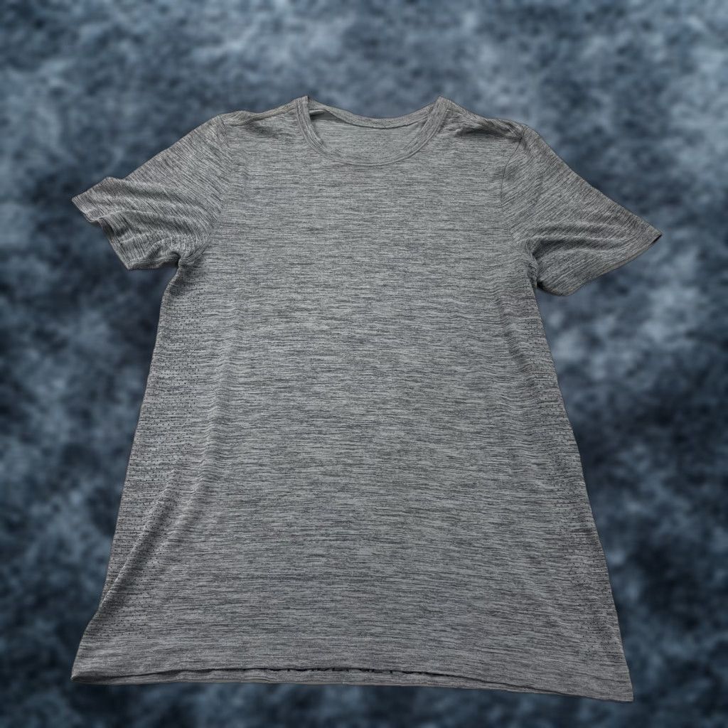 Lululemon Lululemon Shirt Mens S Gray Short Sleeve Metal Vent Tech Workout Logo Size US S / EU 44-46 / 1 - 1 Thumbnail