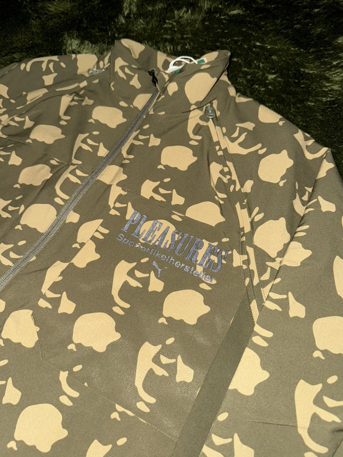 Pleasures × Puma [M] Pleasures x Puma 2-in-1 Camo Jacket Size US M / EU 48-50 / 2 - 2 Thumbnail