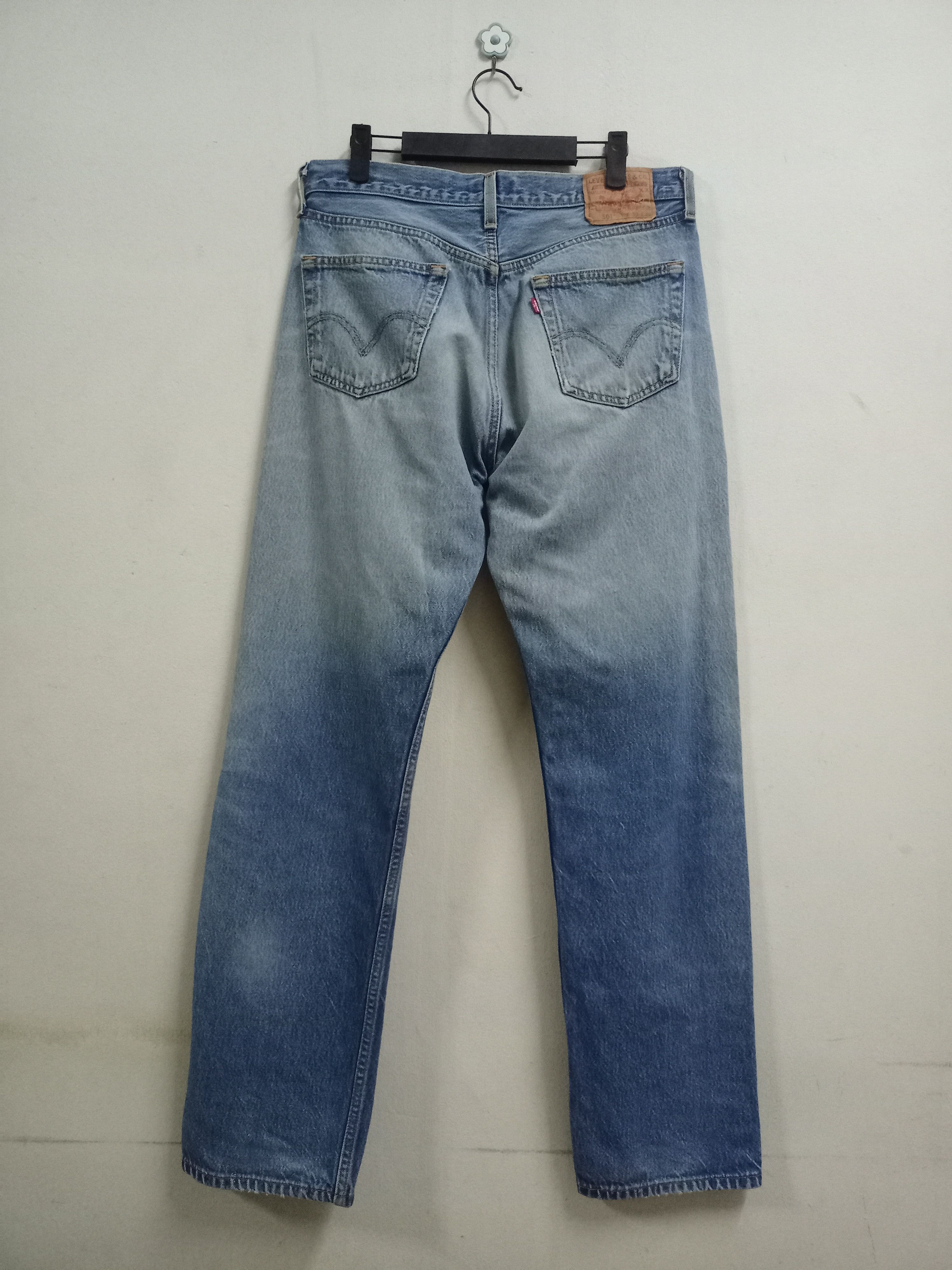 Levi's Vintage 90s Levis 501 Blue Wash Ripped Style Baggy Jeans Size US 32 / EU 48 - 2 Thumbnail