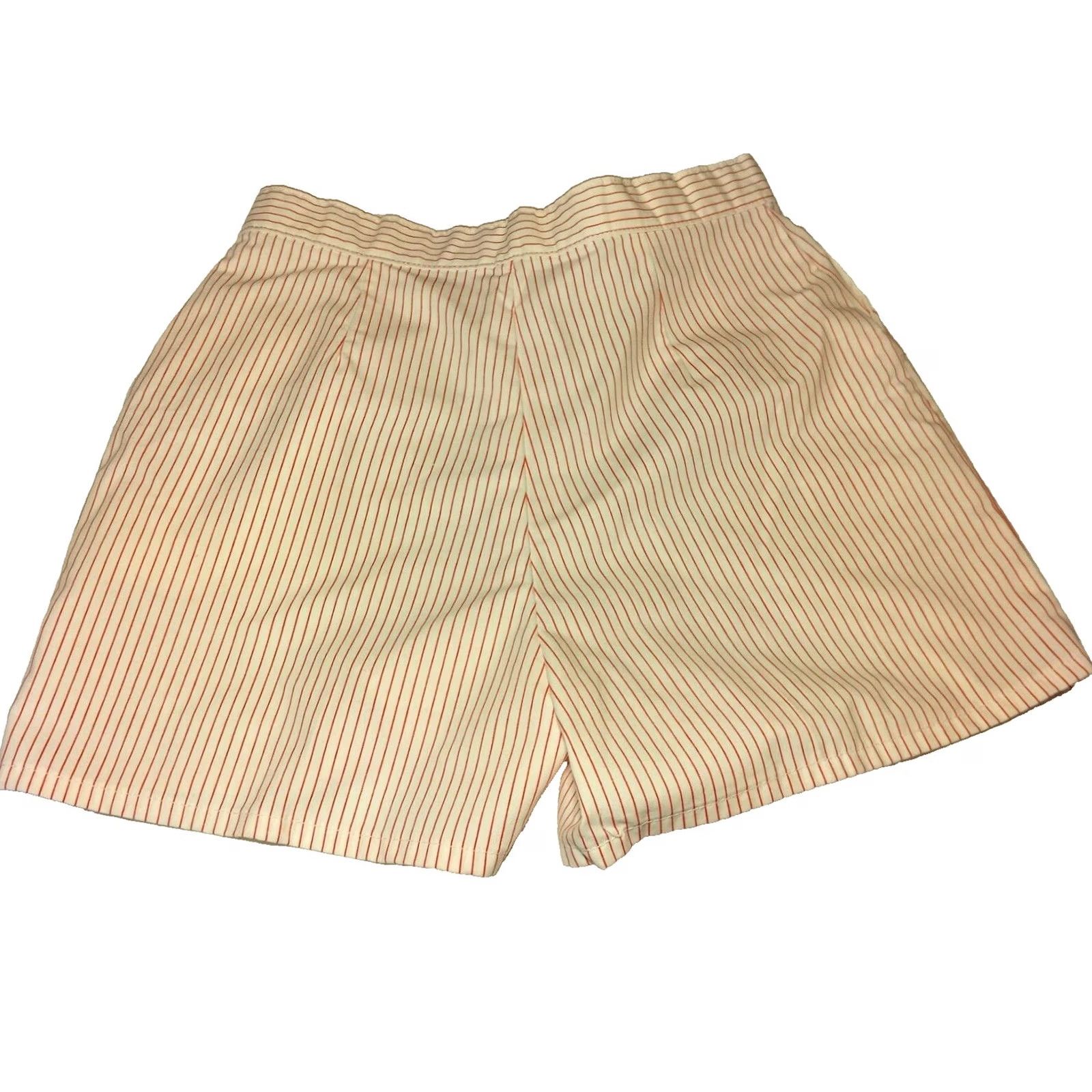 Vintage VINTAGE Shorts Women Size 11 White Red Striped Snap Pockets Bermuda School Nautical 1960s Hong Kong Women Size 32" / US 10 / IT 46 - 3 Thumbnail