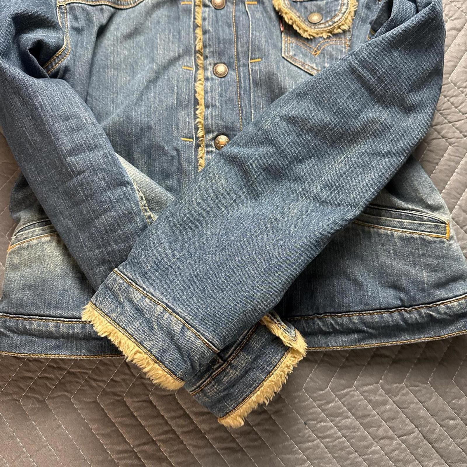 Levi's y2k fur lined levi’s denim jacket womens small Size S / US 4 / IT 40 - 3 Thumbnail