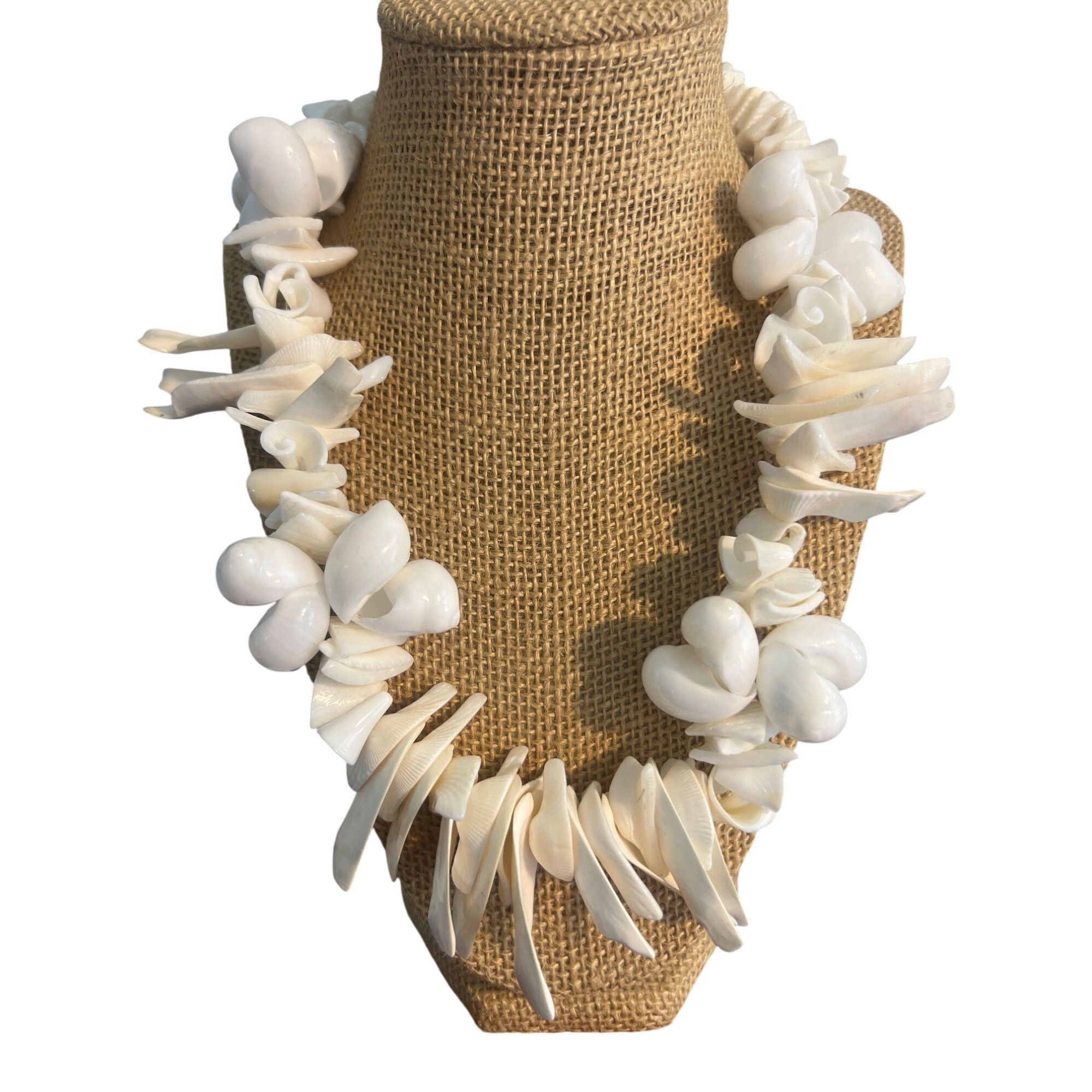 Other Vintage White Puca Shell Statement Necklace Chips Cowrie She Size ONE SIZE - 1 Thumbnail