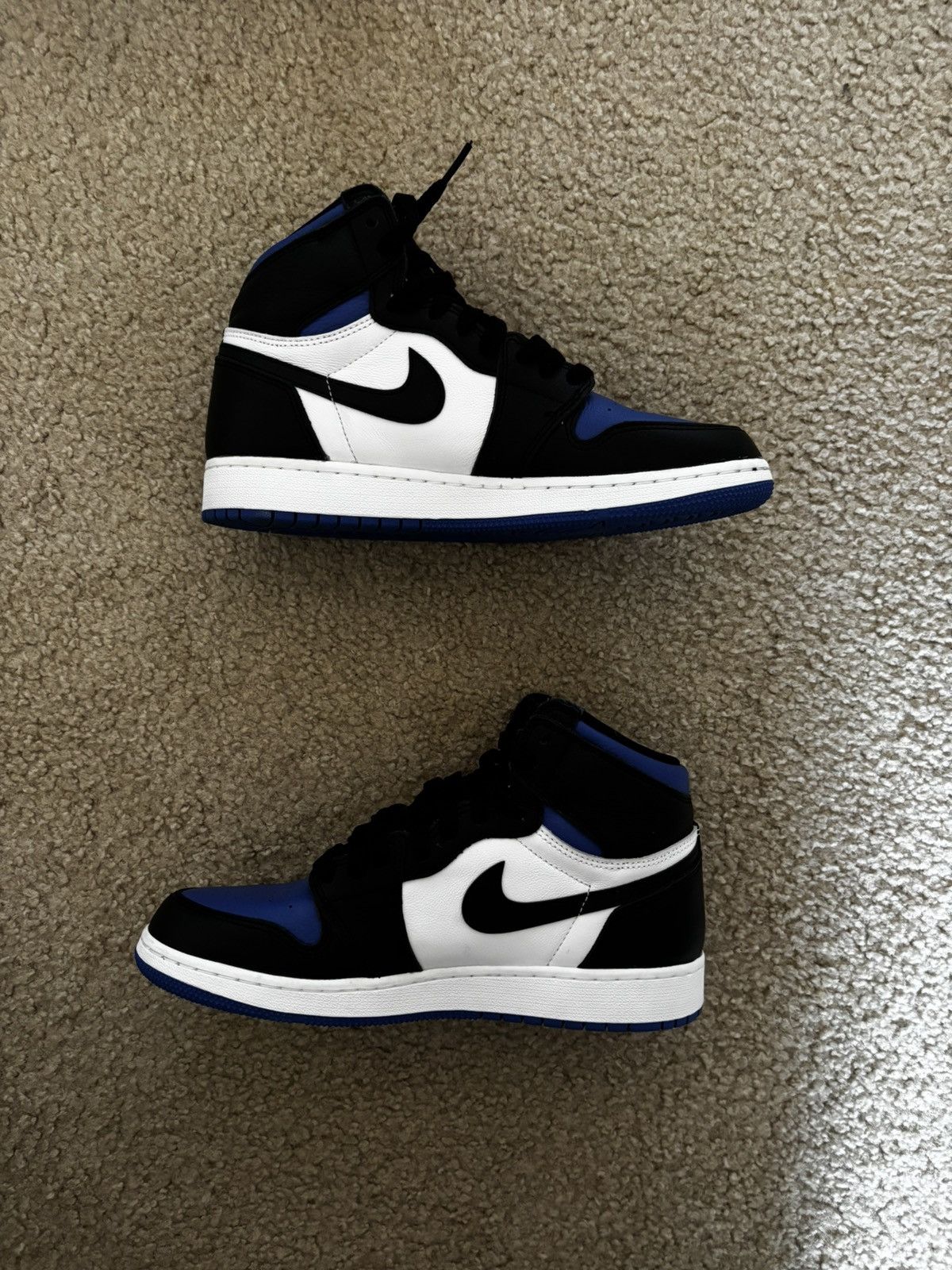 Nike Air Jordan 1 High Retro OG "Royal Toe" (GS/Juniors) (2020) Size US 6.5 / EU 39-40 - 2 Thumbnail
