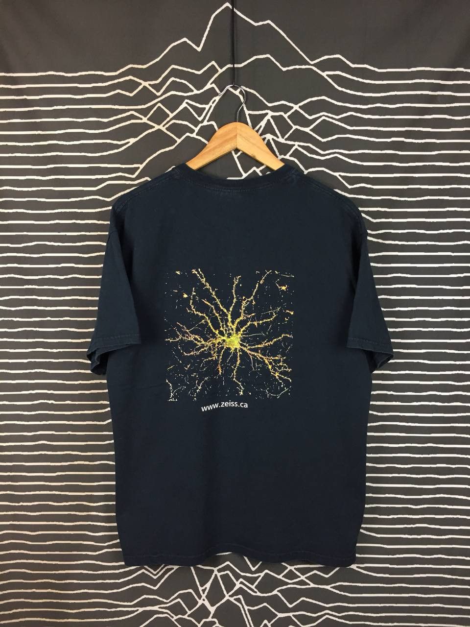 Vintage ZEISS Canada Science Microscope Neuron Tech Wear Promo Tee Size US L / EU 52-54 / 3 - 2 Thumbnail