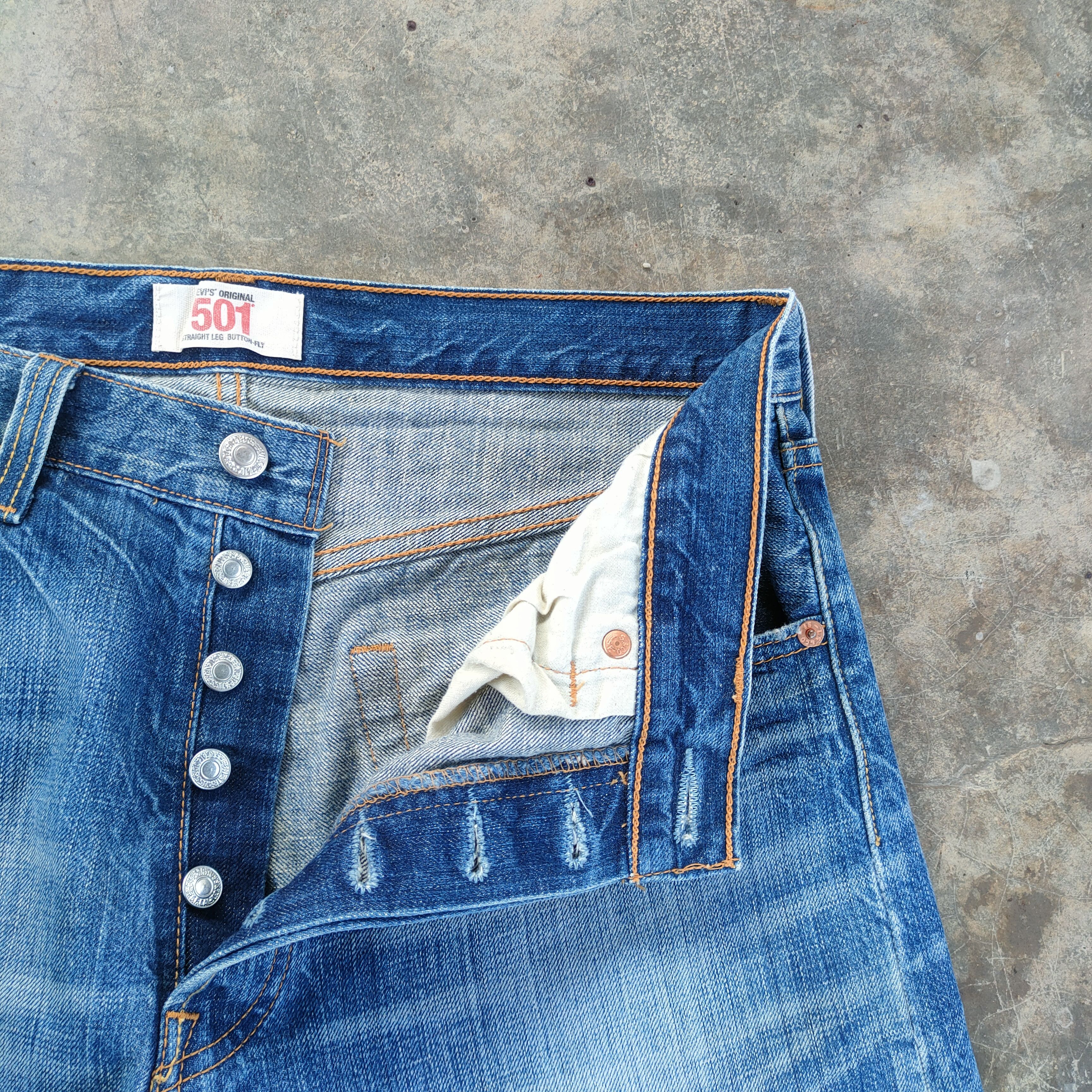 Levi's Vintage Clothing VINTAGE LEVI'S 501 FADED DISTRESSED JEAN DENIM PANTS Size US 32 / EU 48 - 6 Thumbnail