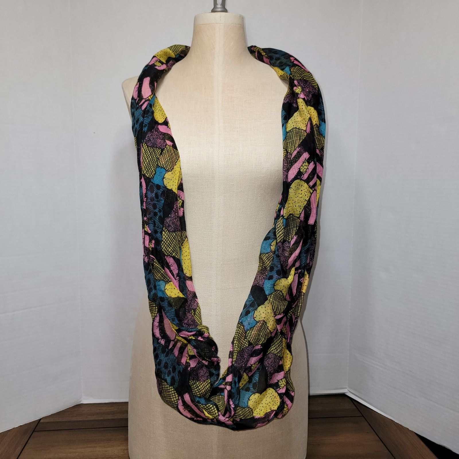 Disney Disney NB Christmas Sally's Dress Pattern Infinity Scarf Size ONE SIZE - 2 Thumbnail