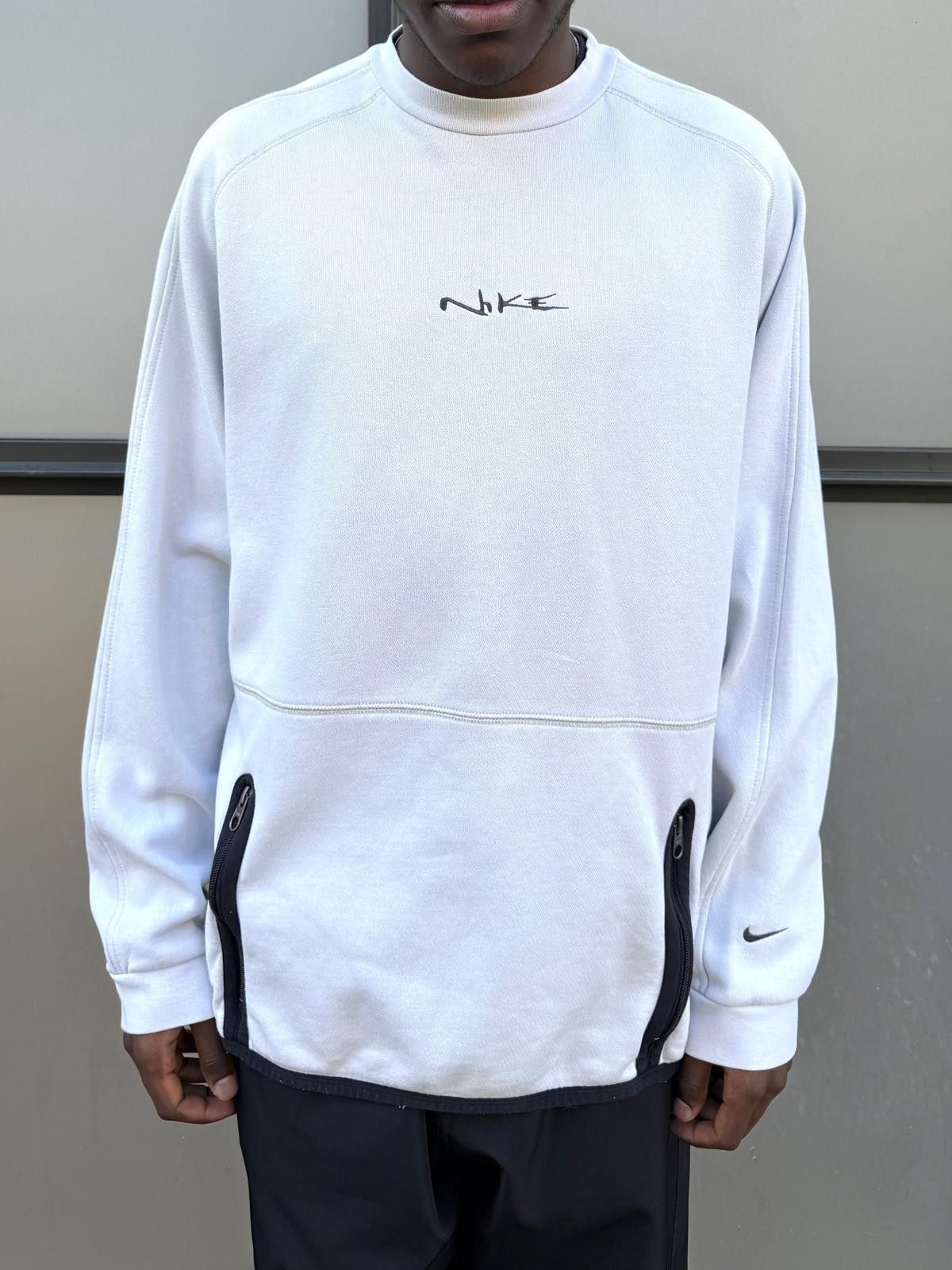 Nike Early 2000’s Nike Spellout Stash Pocket Crewneck Size US L / EU 52-54 / 3 - 1 Thumbnail