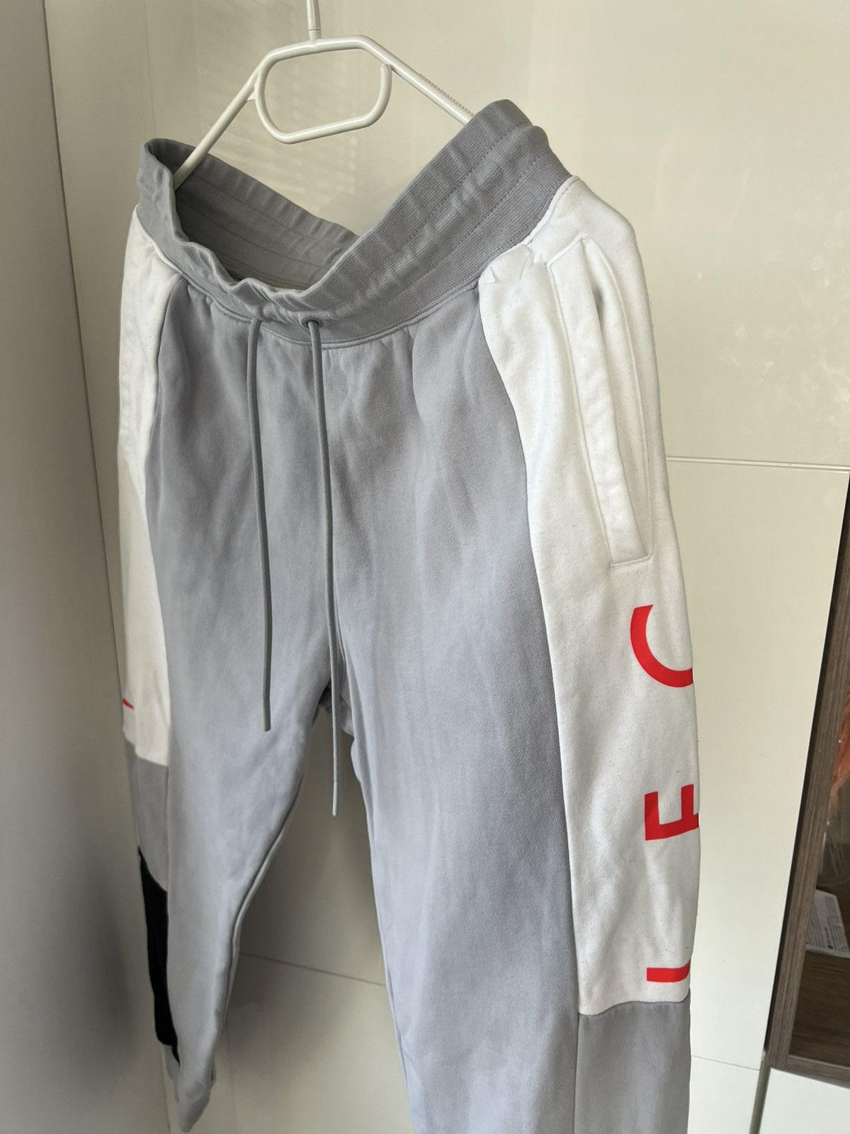 Nike Nike X LFC Liverpool Football Club Big Logo Drill Joggers Size US 32 / EU 48 - 1 Thumbnail