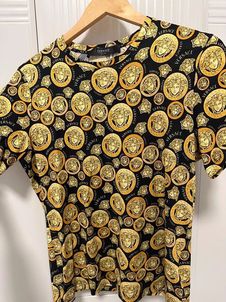 Versace Versace Limited short sleeves Size US S / EU 44-46 / 1 - 2 Thumbnail