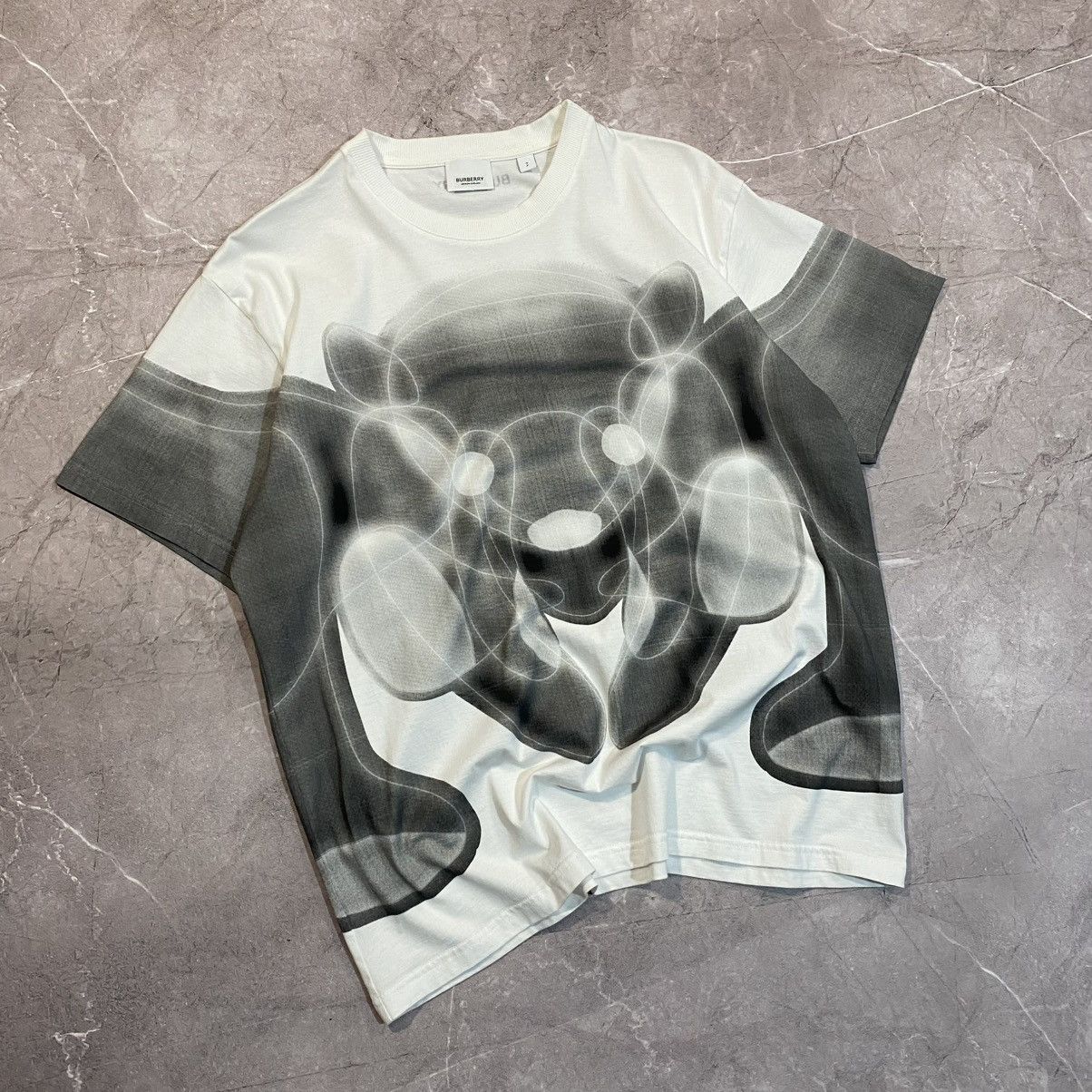 Burberry RARE ! BURBERRY ELON GRAPHIC BEAR TEE Size US M / EU 48-50 / 2 - 1 Thumbnail