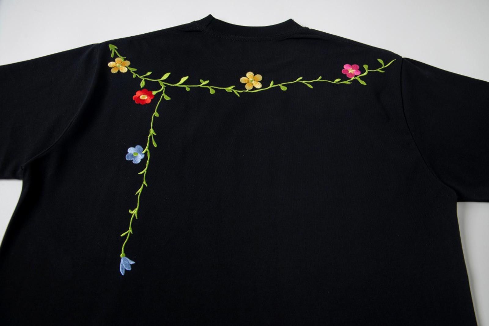 Other Embroidered Floral Black T-Shirt Size US M / EU 48-50 / 2 - 5 Thumbnail