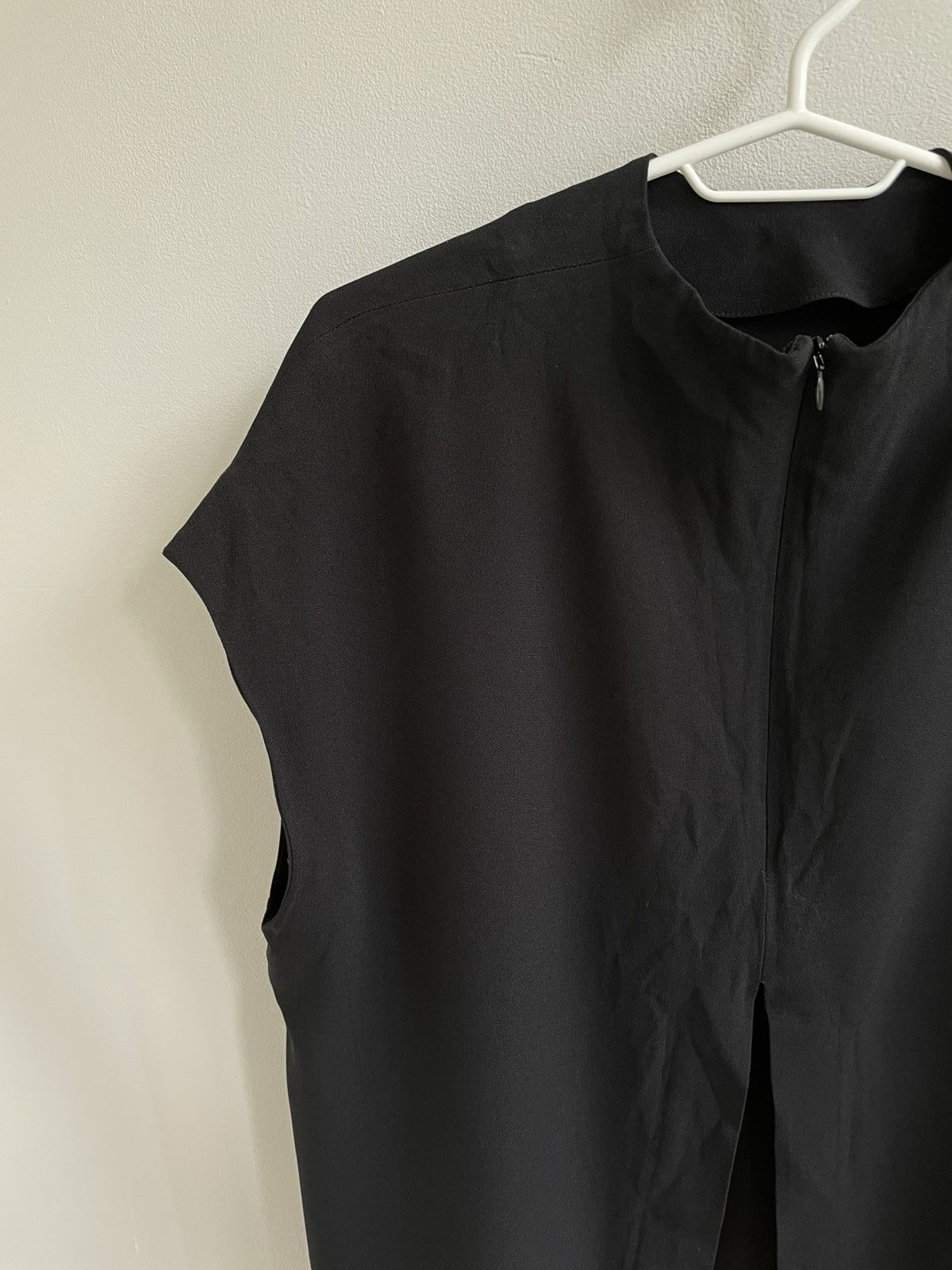 Haider Ackermann Haider Ackermann Blouse Sleeveless Top Vest Size XS / US 0-2 / IT 36-38 - 8 Thumbnail