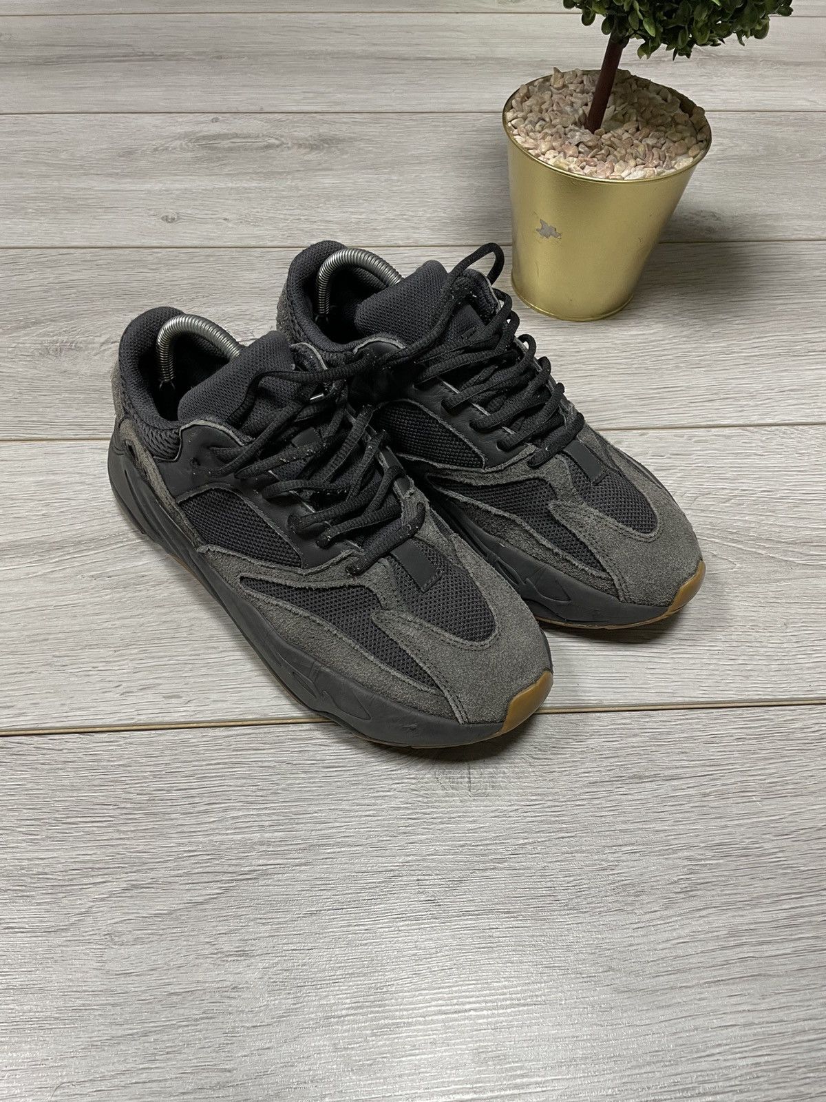 Adidas Yeezy 700 Utility Black Size US 8.5 / EU 41-42 - 2 Thumbnail