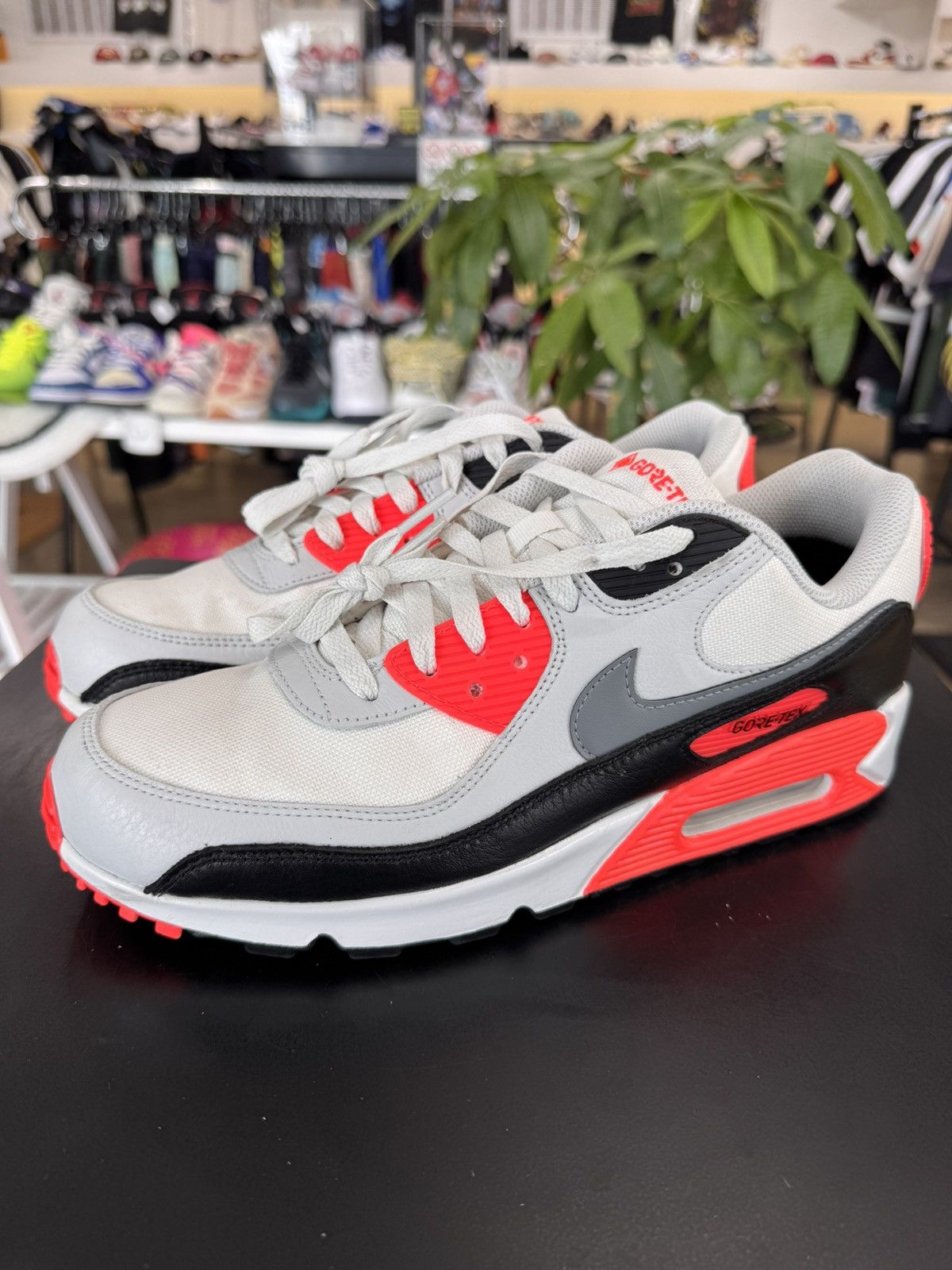 Nike Air Max 90 Gore-Tex Infrared Size 9.5 (2024)