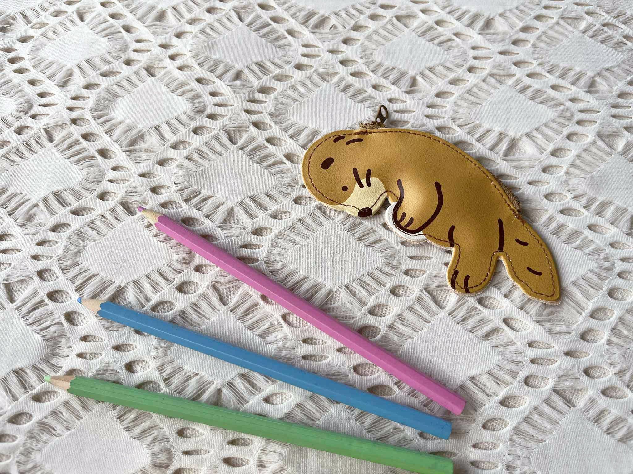 Vintage Tiny mustard yellow Sea otter Shaped zipper coin purse Size ONE SIZE - 3 Thumbnail