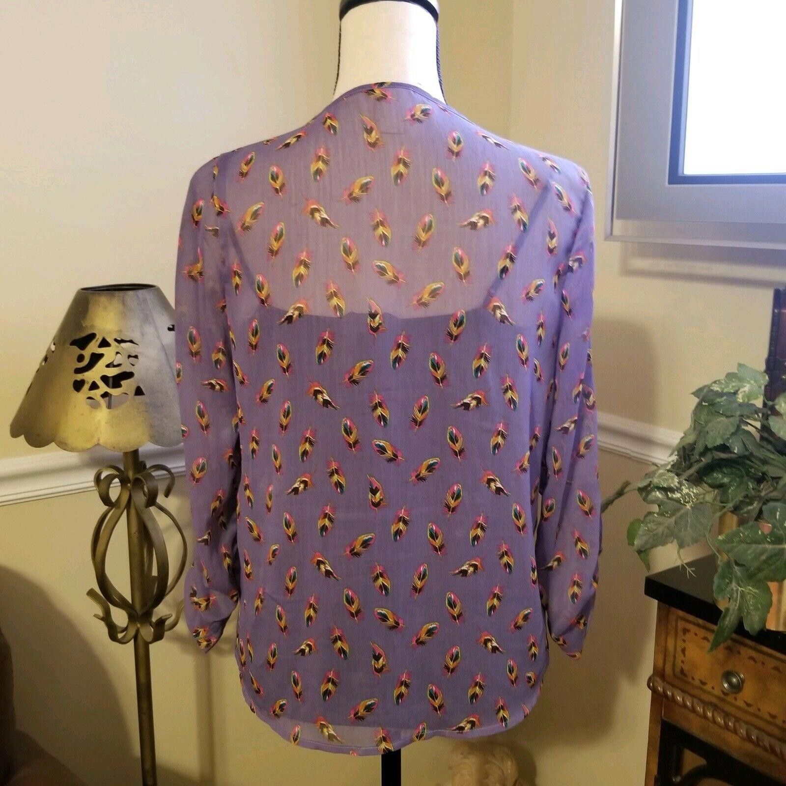 Mossimo Mossimo Top Size Medium Purple Feathers V Neck Button Down Size M / US 6-8 / IT 42-44 - 2 Thumbnail