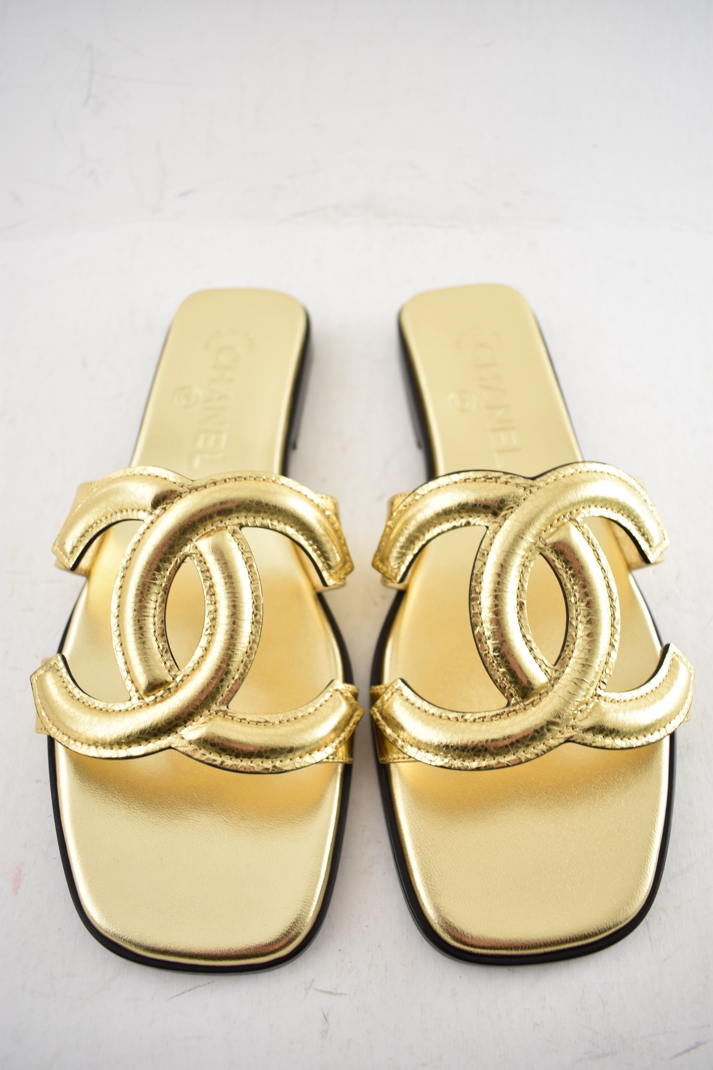Chanel 26S Golden Leather XL CC Logo Mule Slide Flat Sandal 40 Size US 10 / IT 40 - 13 Thumbnail