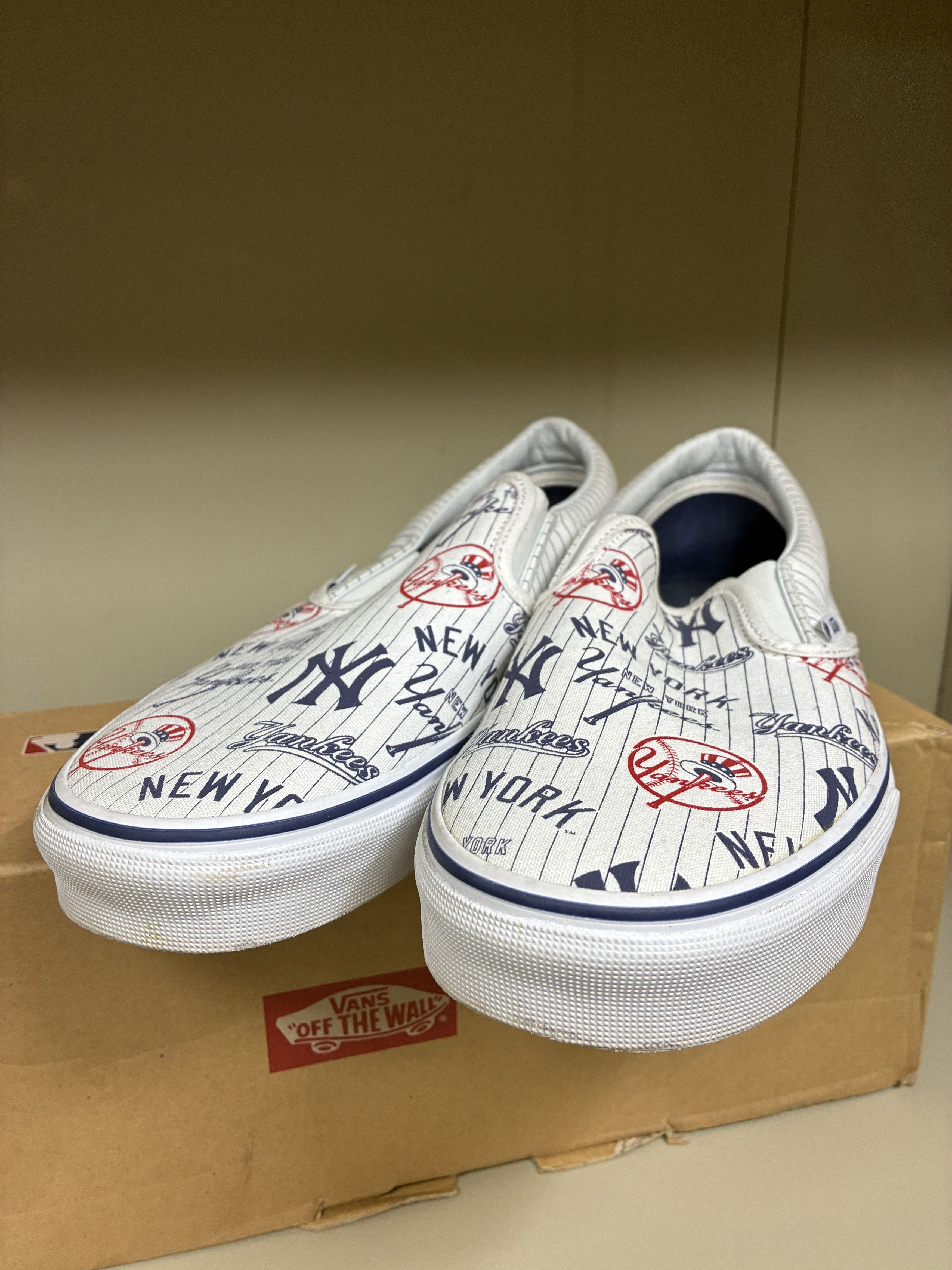 Vans Vans Classic Slip-On MLB New York Yankees White Men Size 11 Size US 11 / EU 44 - 4 Thumbnail