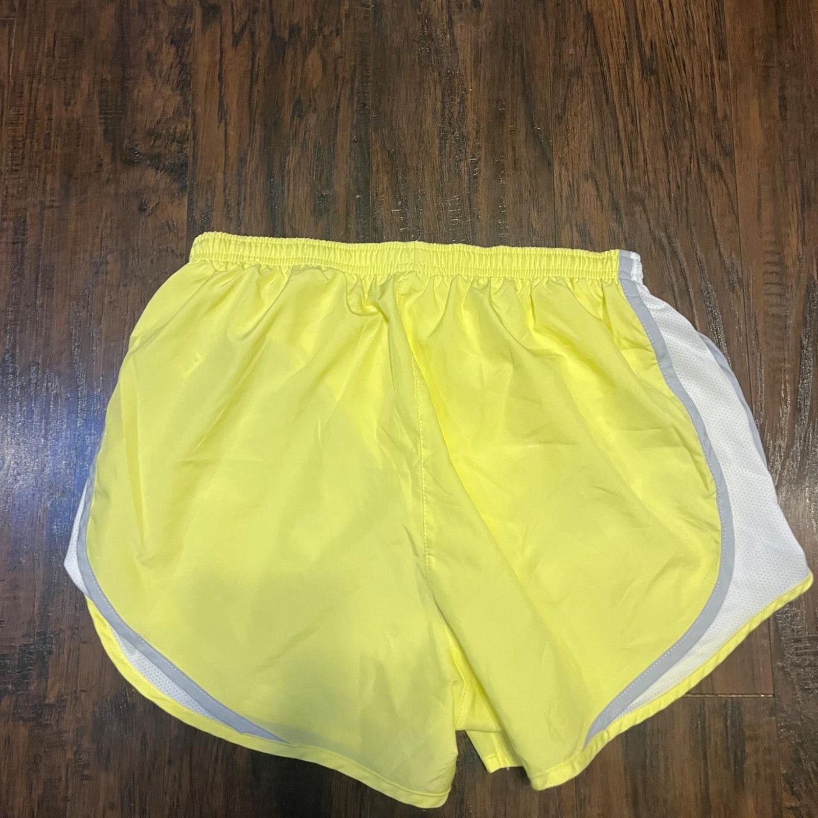 Nike Yellow Nike athletic shorts Size 30" / US 8 / IT 44 - 3 Thumbnail