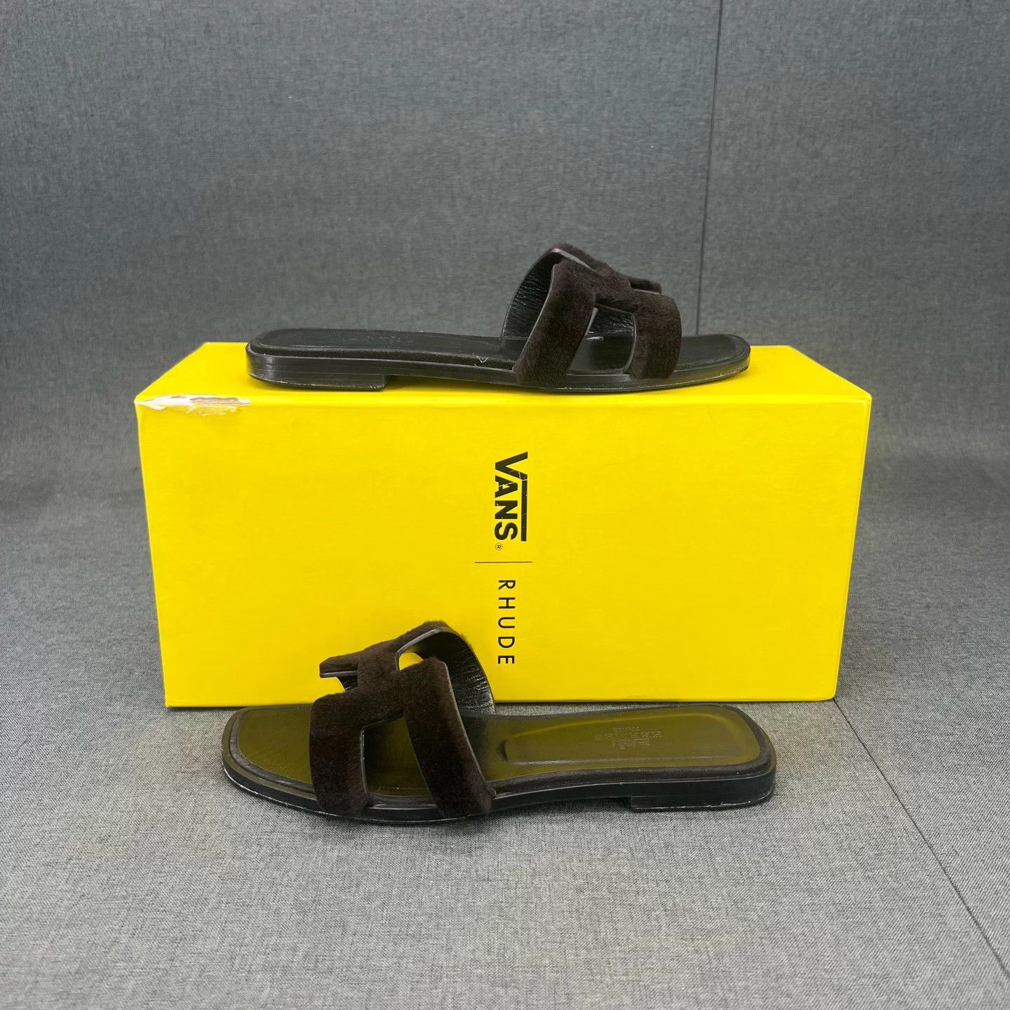 Hermes Hermès Black Velvet H Slippers 36.5 1W TapedSole Size US 5.5 / IT 35.5 - 3 Thumbnail