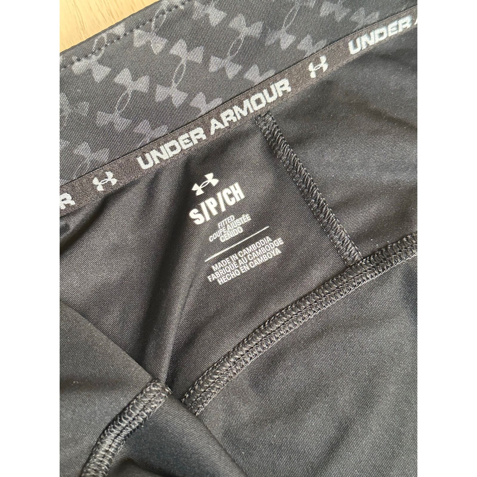 Under Armour Women's Under Armour Emboss Full-Zip Black Jacket - Size S Size S / US 4 / IT 40 - 8 Thumbnail
