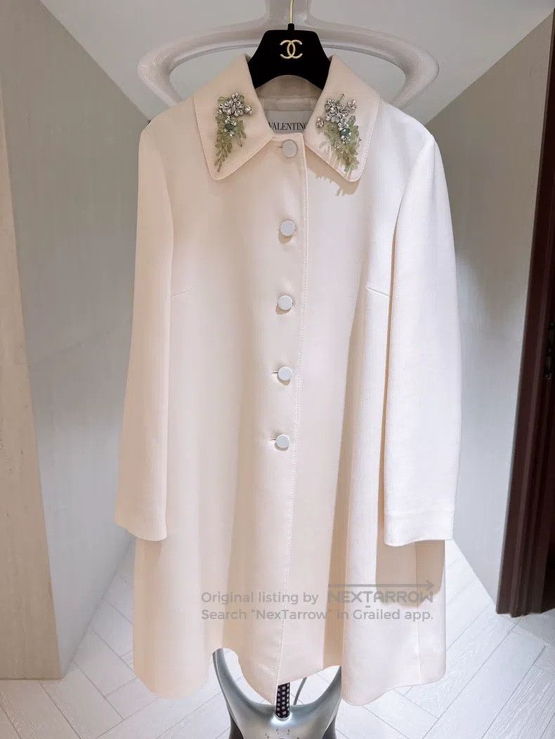 Valentino Valentino Gemstone ordinary flower milky white yang Size M / US 6-8 / IT 42-44 - 1 Thumbnail