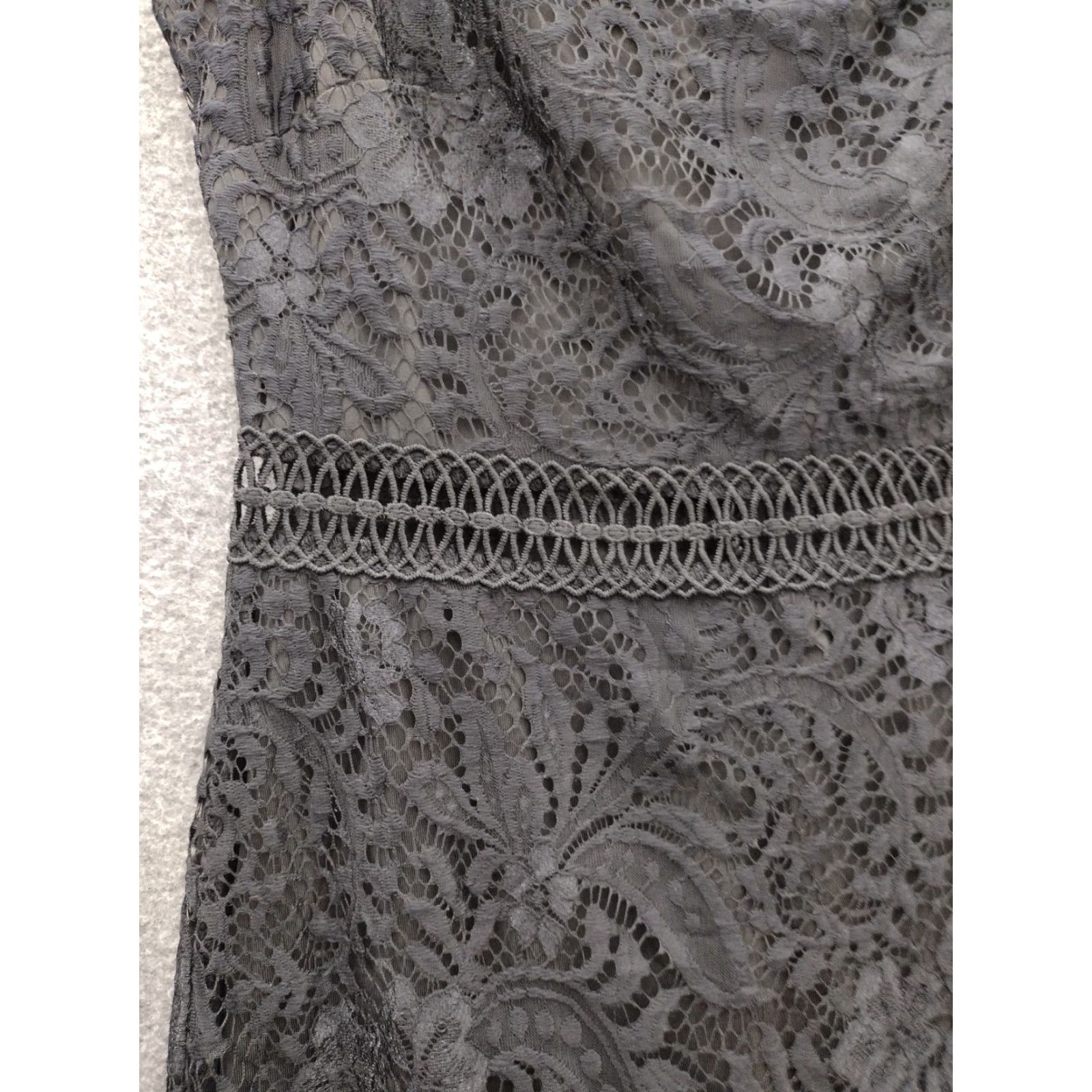 Vintage ALLANDWELL Black Floral Lace Bodycon Cocktail Midi Dress V Opening Cap Sleeve Zipper Party Womens M Size M / US 6-8 / IT 42-44 - 7 Thumbnail