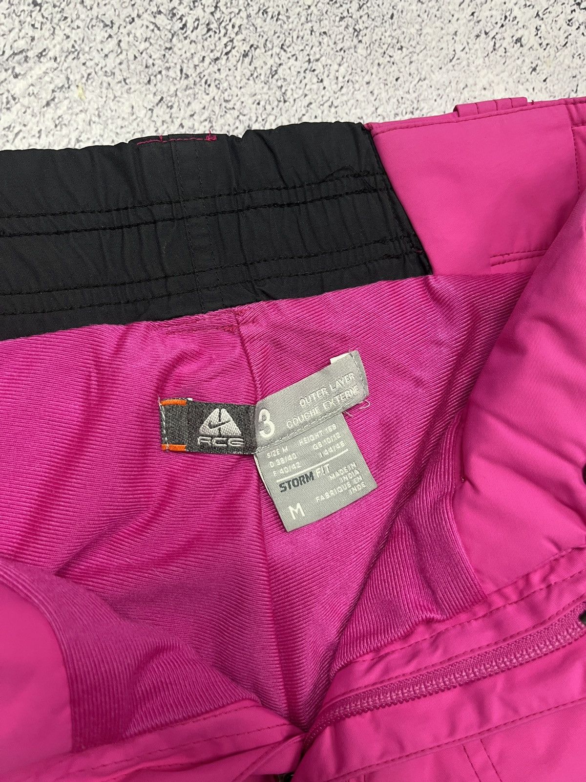 Nike Vintage Nike ACG Ski Snowboard Pants Y2K Pink Gorpcore Hype Size 30" / US 8 / IT 44 - 7 Thumbnail