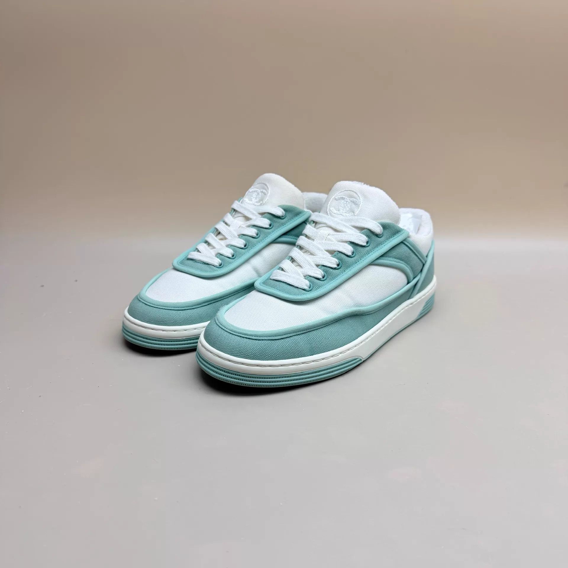 Chanel CHANEL White Green Logo Sneaker 35.5 99 New Size US 5 / IT 35 - 1 Thumbnail