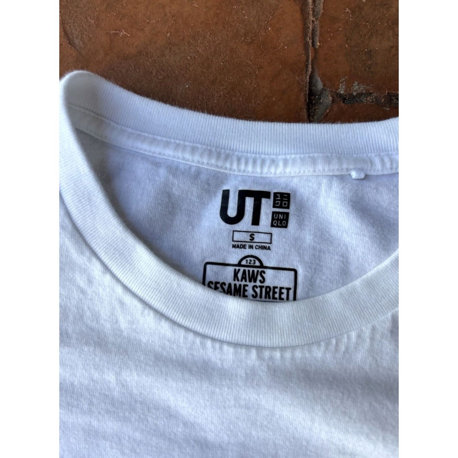 Uniqlo VINTAGE Kaws Sesame Street Uniqlo UT Pocket T-Shirt Small Double Sided Graphic Size US S / EU 44-46 / 1 - 3 Thumbnail