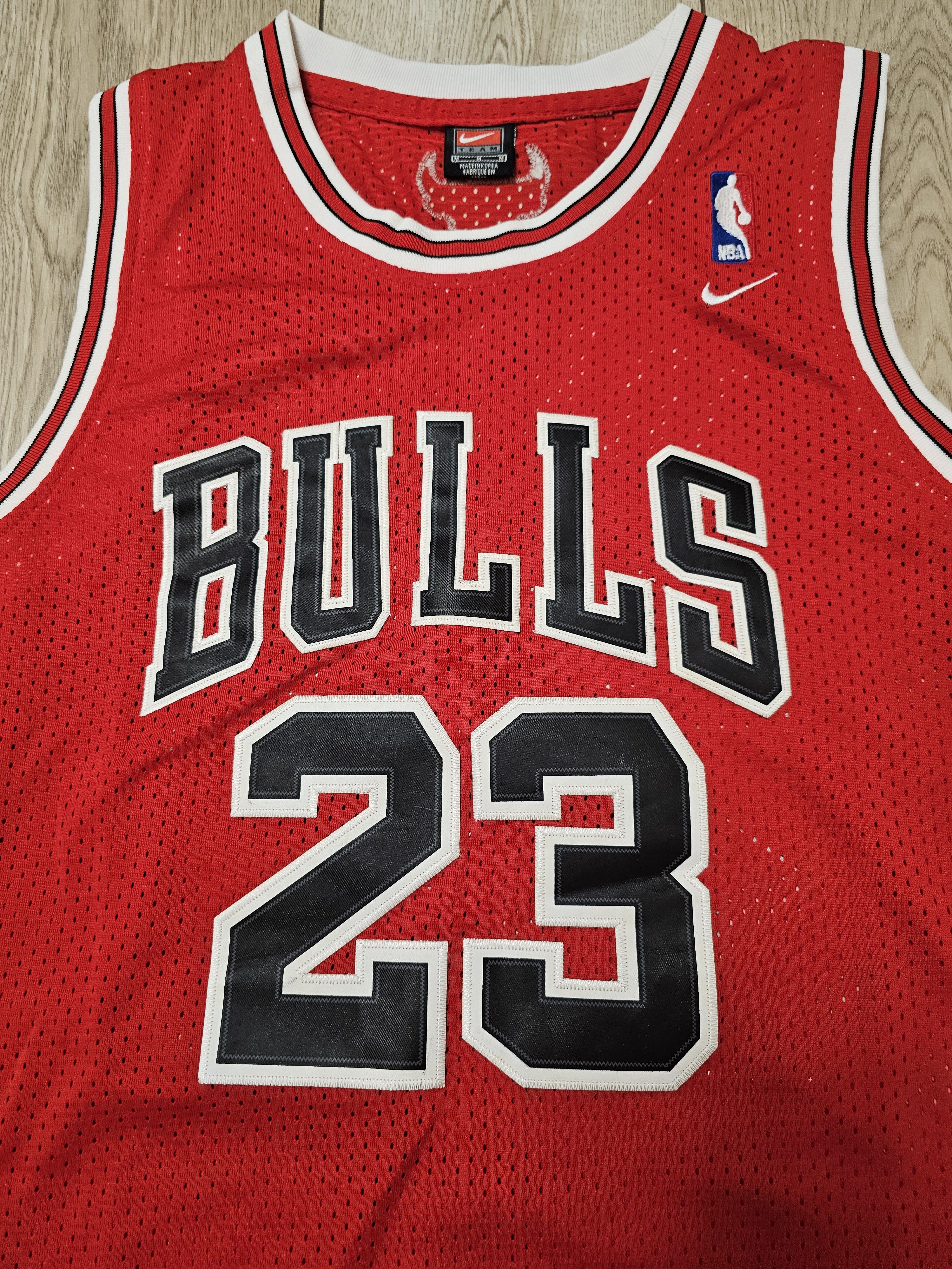 Vintage CHICAGO BULLS NIKE VINTAGE JORDAN JERSEY BASKETBALL SHIRT Size US M / EU 48-50 / 2 - 3 Thumbnail
