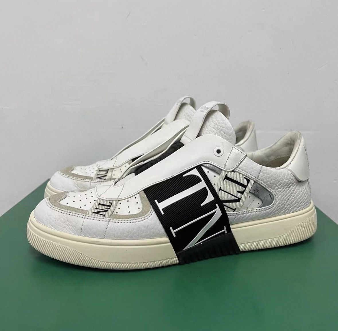 Valentino Valentino Leather Black Lowtop Sneakers S Men Size US 10 / EU 43 - 1 Thumbnail