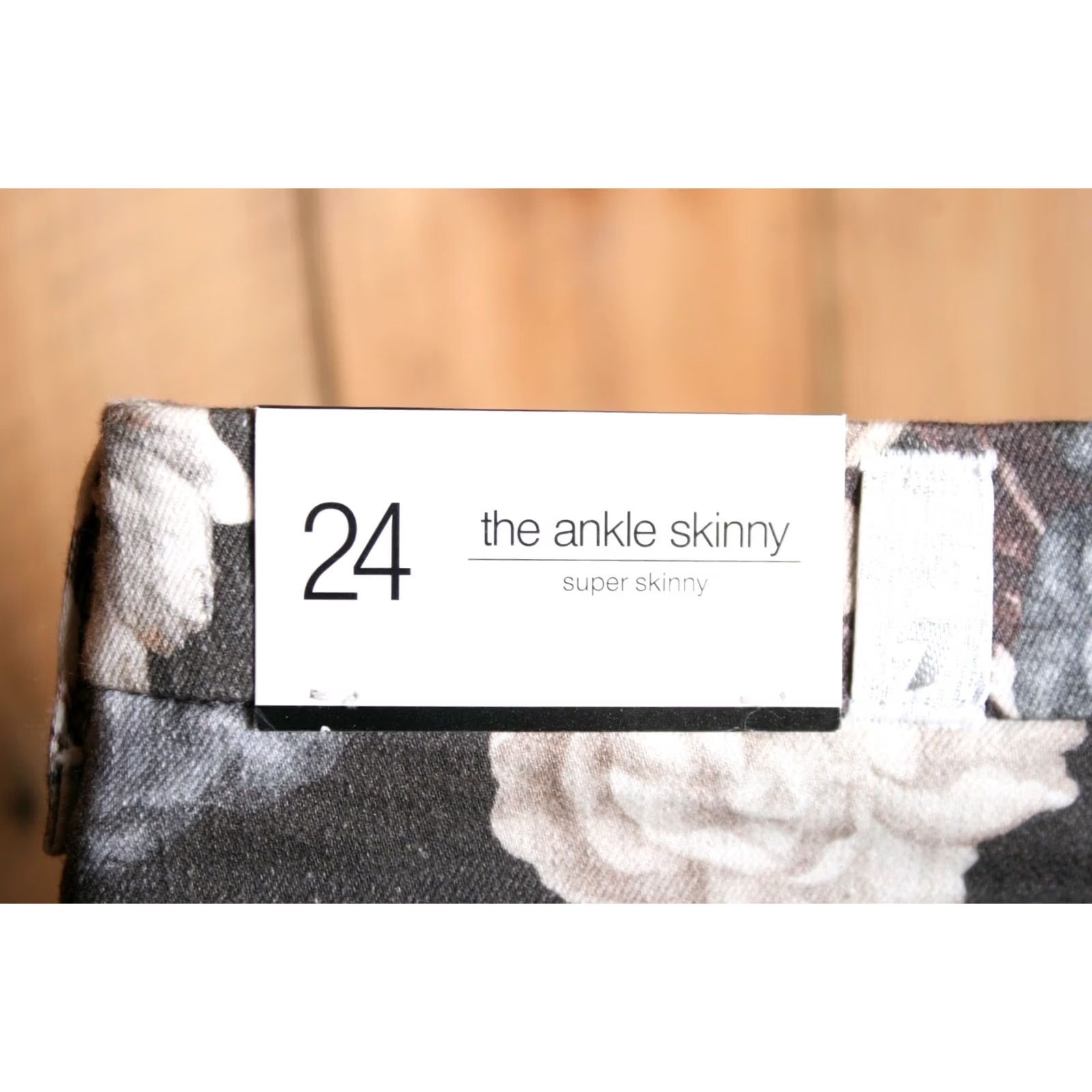 7 For All Mankind 7 FOR ALL MANKIND The Ankle Skinny Jeans Sz. 24 Floral Print Multicolor Stretch Denim Womens Slim Distressed? (remove uncertain) Size 42" / US 20 - 5 Thumbnail