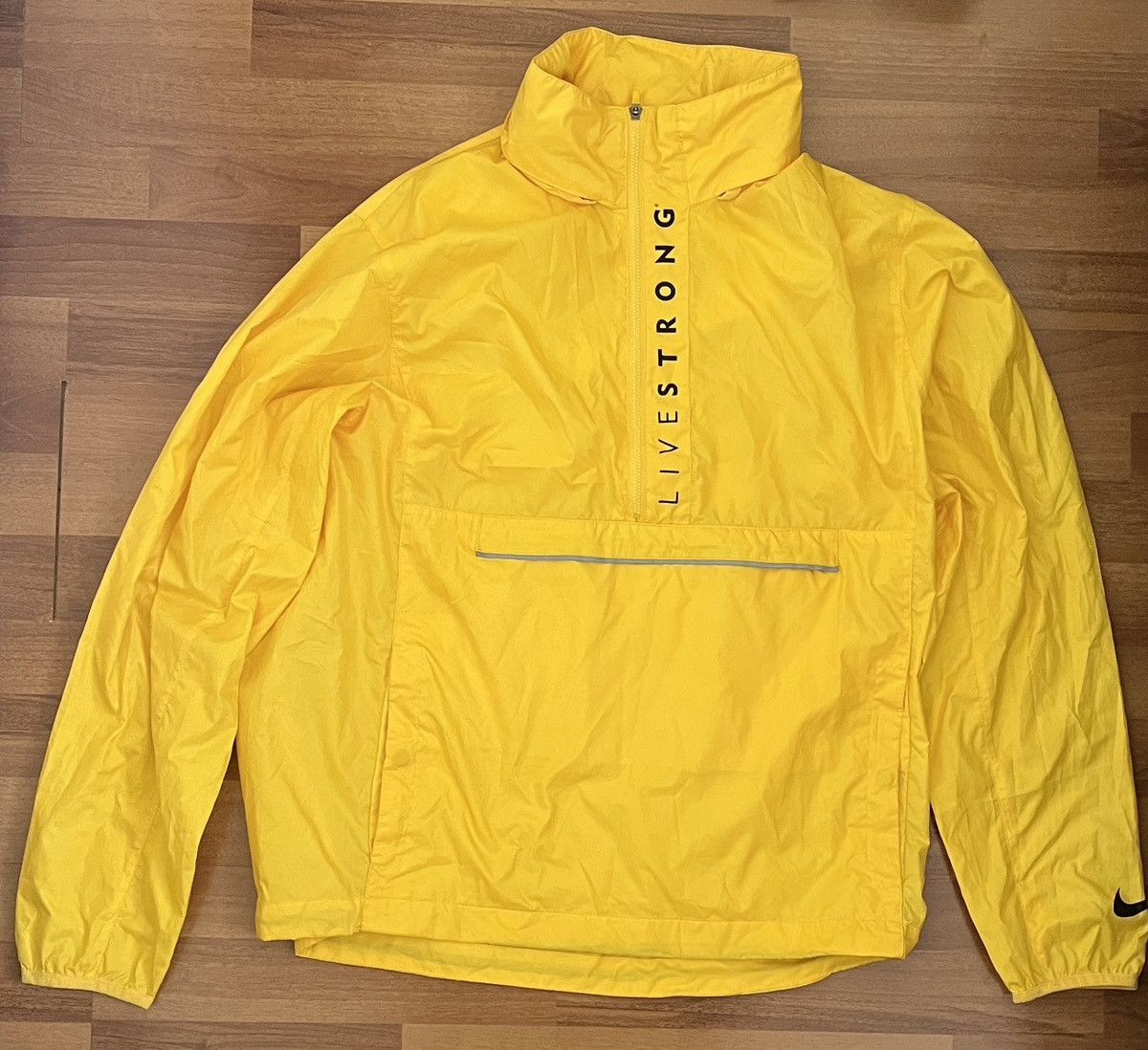 Nike Nike Livestrong Windbreaker/Raincoat Size US L / EU 52-54 / 3 - 1 Thumbnail
