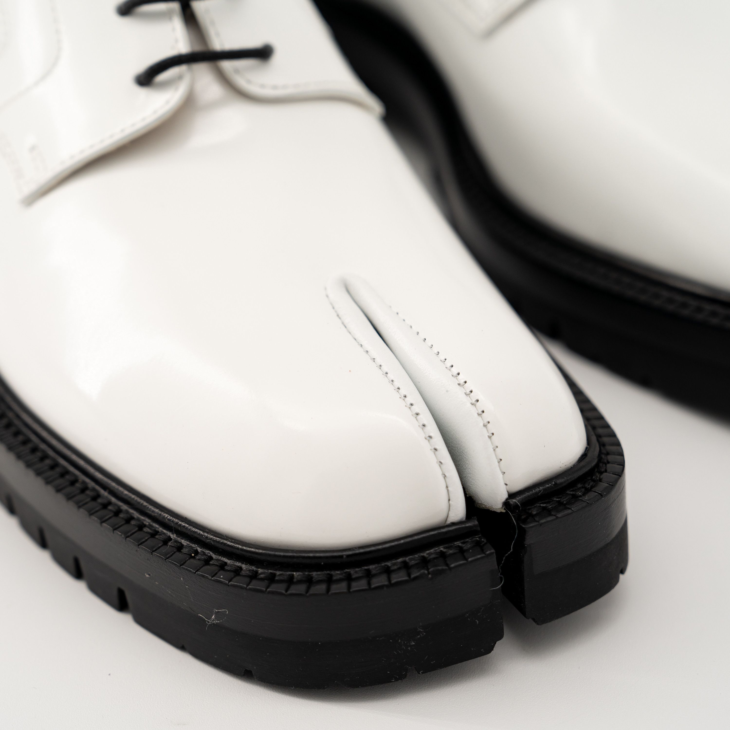 Maison Margiela 39 9 us Maison Margiela Tabi Lace-Ups Loafers White Leather Size US 9 / IT 39 - 6 Thumbnail