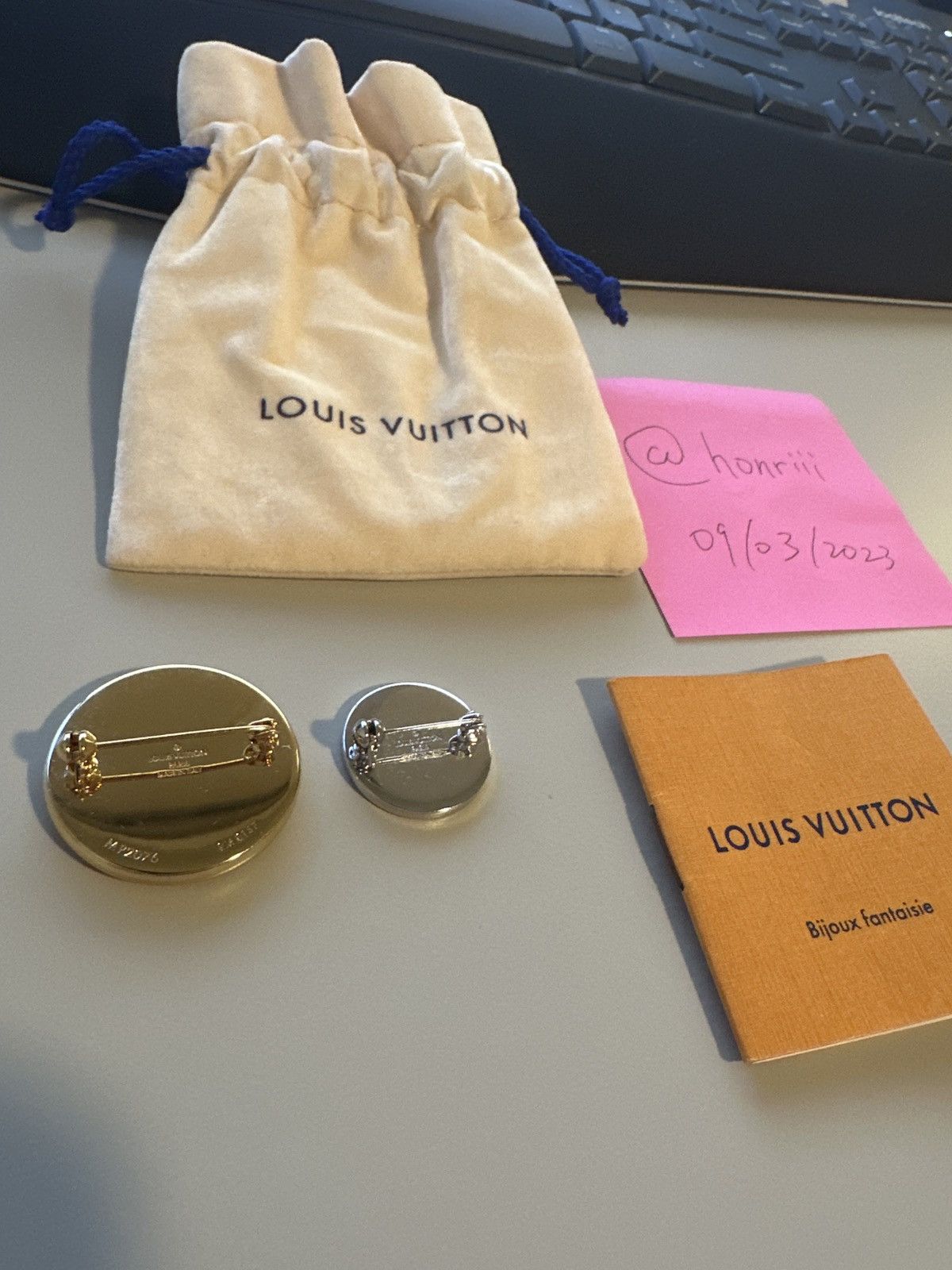 Supreme X Louis Vuitton City Badge Brooch Set