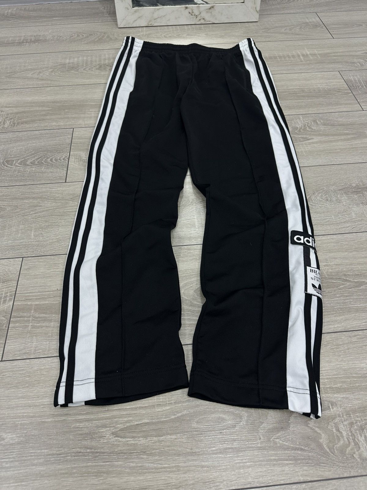 Adidas Adidas Adibreak Baggy Stripped Sweatpants Size US 32 / EU 48 - 1 Thumbnail