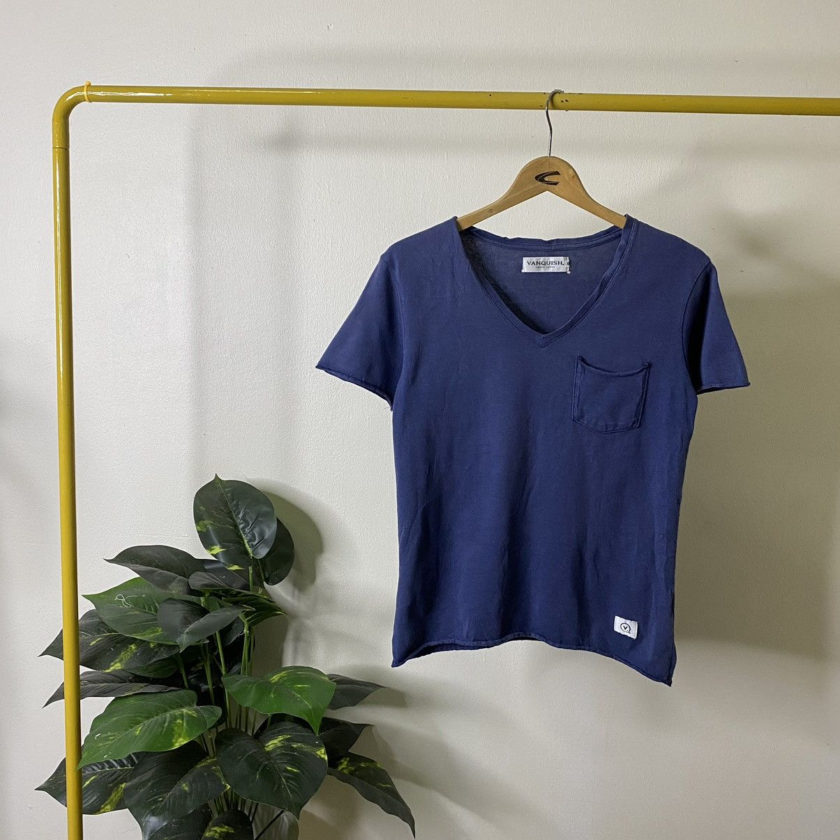 Vanquish Vanquish Tokyo Japan Single Pocket V Neck Navy Blank Tee Size US S / EU 44-46 / 1 - 1 Thumbnail